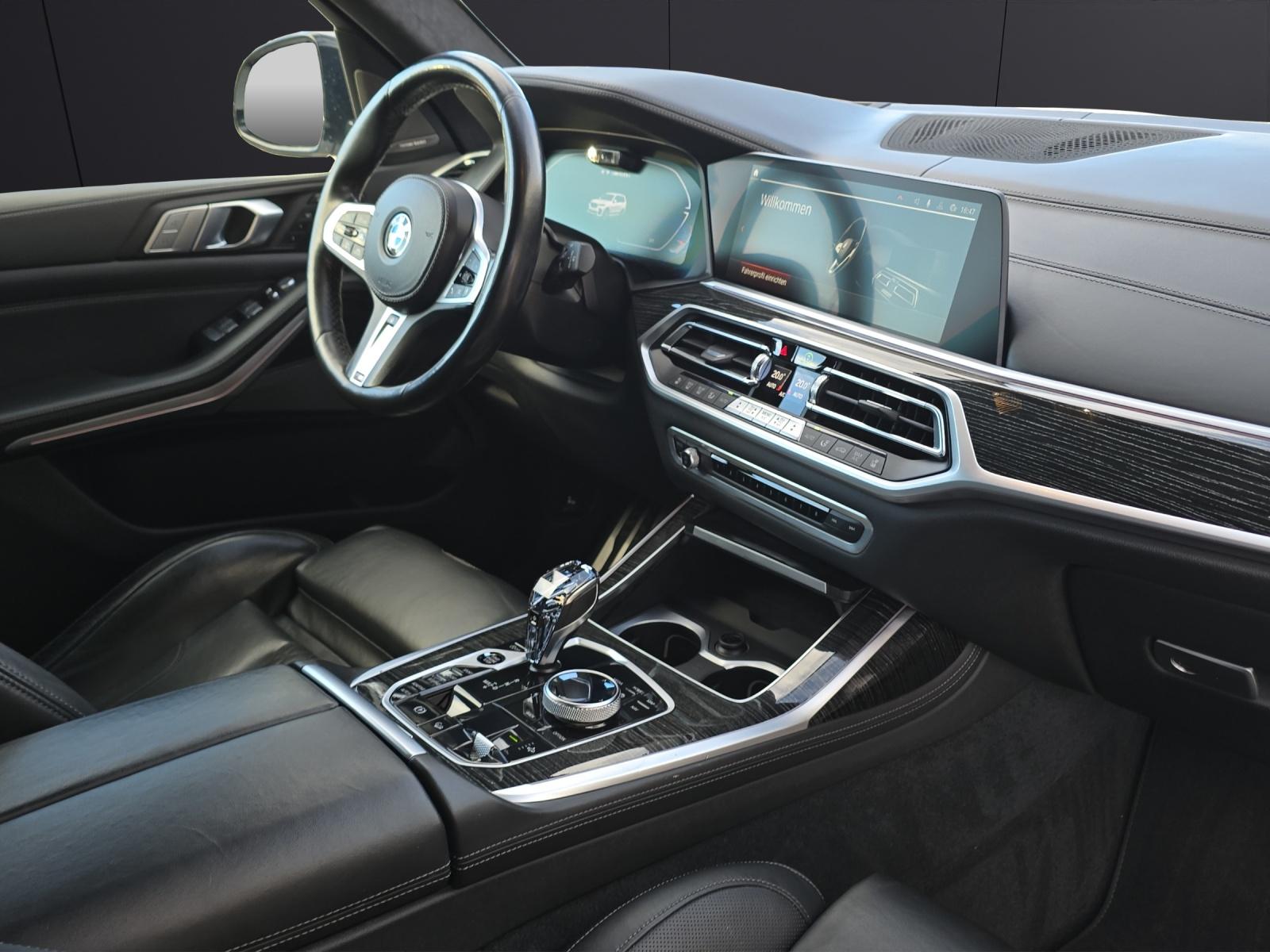 BMW X7 M50i-image-10