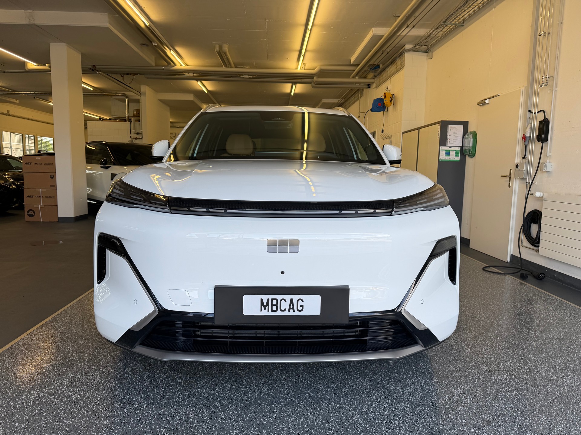 GEELY Starray EM-i Max+ mit grossem 29.8kw Akku / Inneraum Bernsteinbraun / alle Optionen / 8 Jahre 200'000km Werksgarantie-image-4