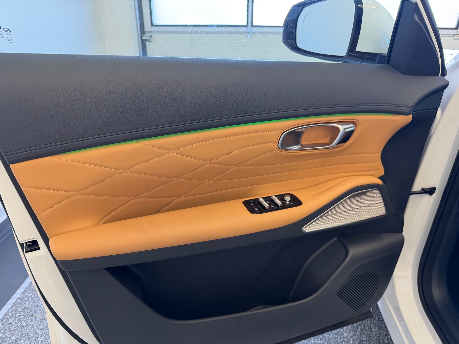 GEELY Starray EM-i Max+ mit grossem 29.8kw Akku / Inneraum Bernsteinbraun / alle Optionen / 8 Jahre 200'000km Werksgarantie-image-18
