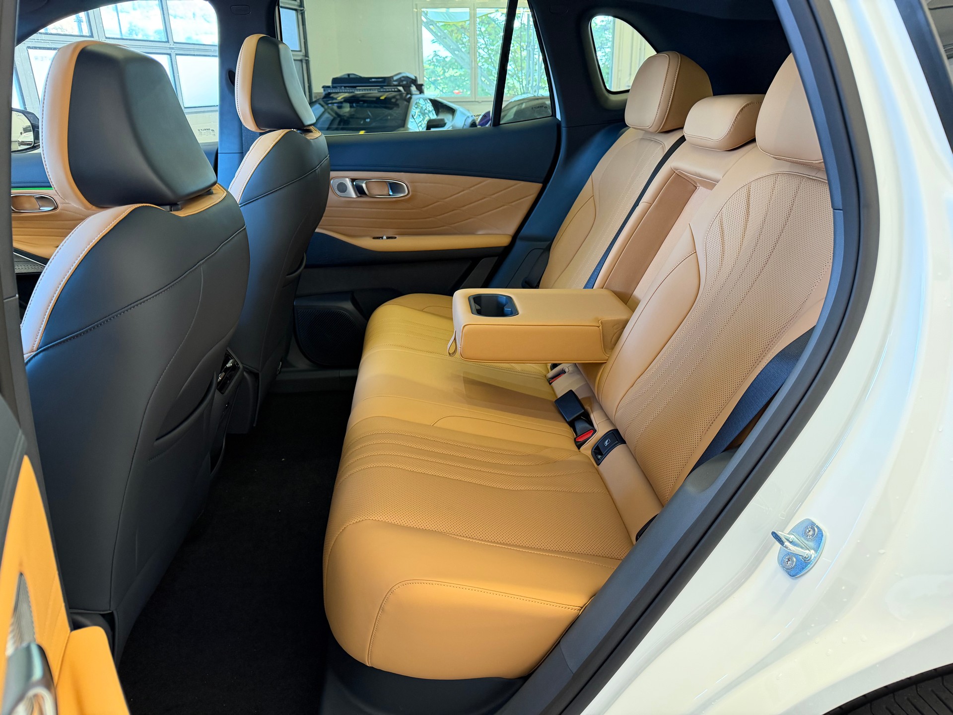 GEELY Starray EM-i Max+ mit grossem 29.8kw Akku / Inneraum Bernsteinbraun / alle Optionen / 8 Jahre 200'000km Werksgarantie-image-17