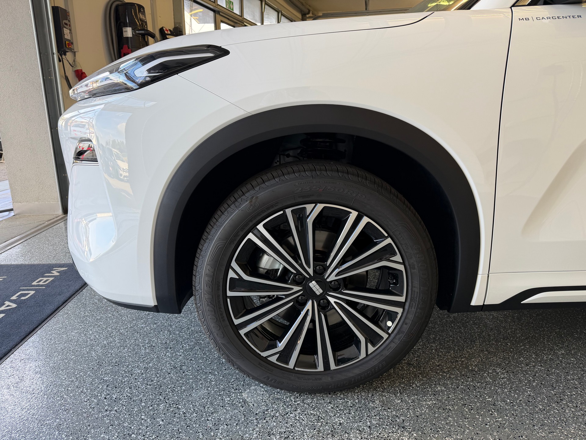 GEELY Starray EM-i Max+ mit grossem 29.8kw Akku / Inneraum Bernsteinbraun / alle Optionen / 8 Jahre 200'000km Werksgarantie-image-6