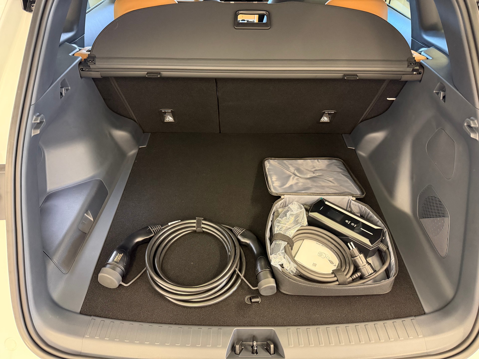 GEELY Starray EM-i Max+ mit grossem 29.8kw Akku / Inneraum Bernsteinbraun / alle Optionen / 8 Jahre 200'000km Werksgarantie-image-9