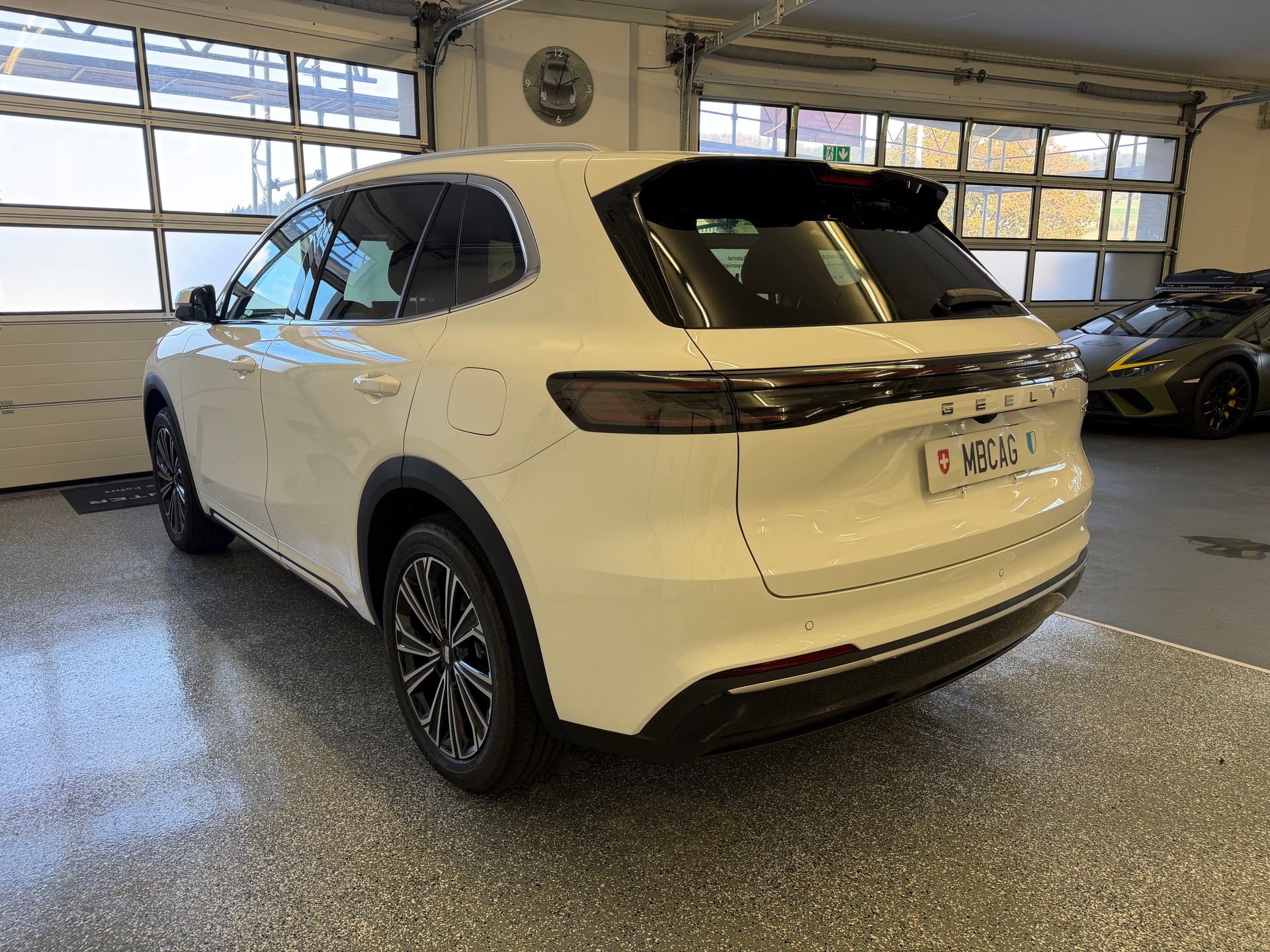 GEELY Starray EM-i Max+ mit grossem 29.8kw Akku / Inneraum Bernsteinbraun / alle Optionen / 8 Jahre 200'000km Werksgarantie-image-7