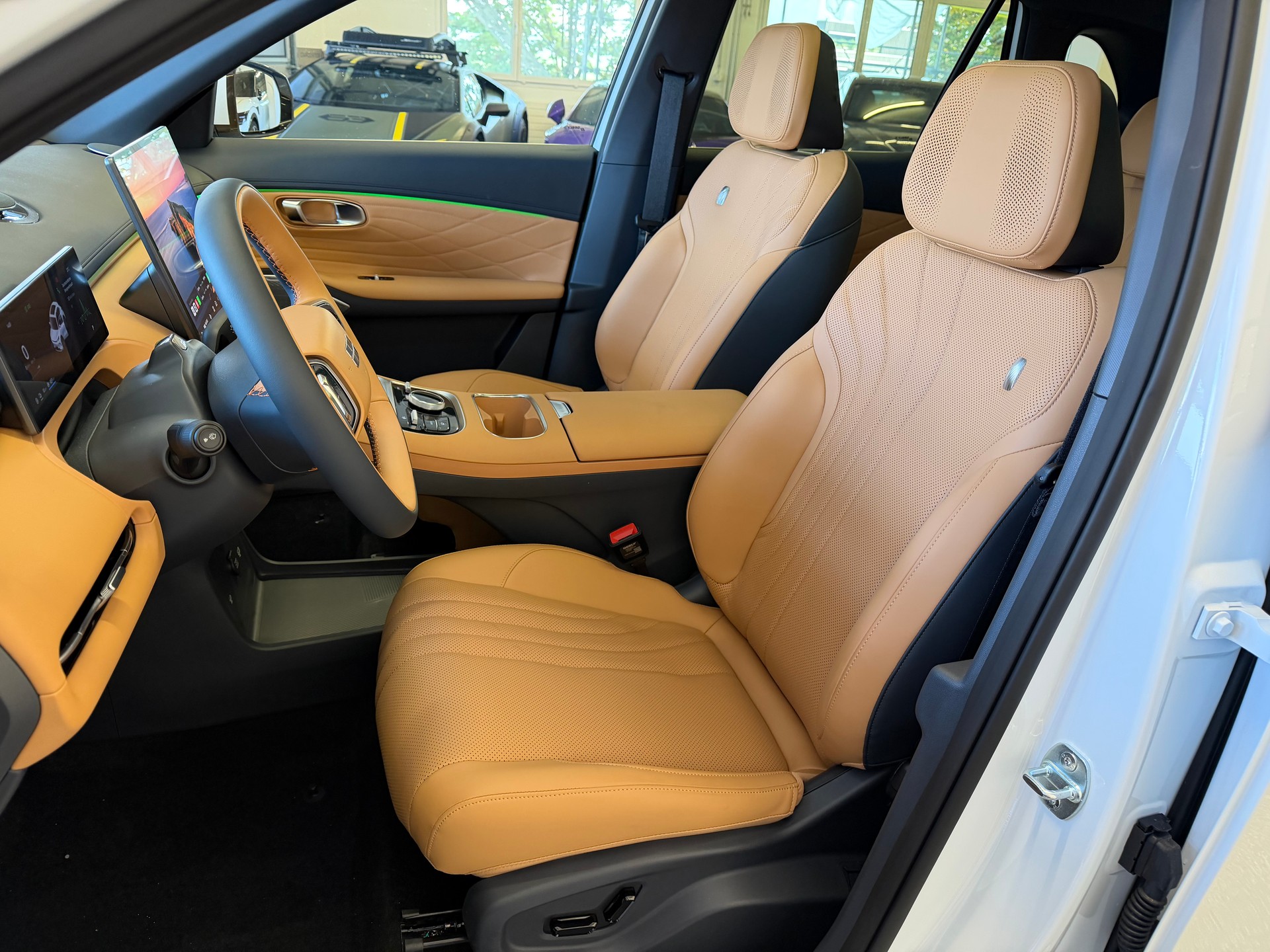 GEELY Starray EM-i Max+ mit grossem 29.8kw Akku / Inneraum Bernsteinbraun / alle Optionen / 8 Jahre 200'000km Werksgarantie-image-16