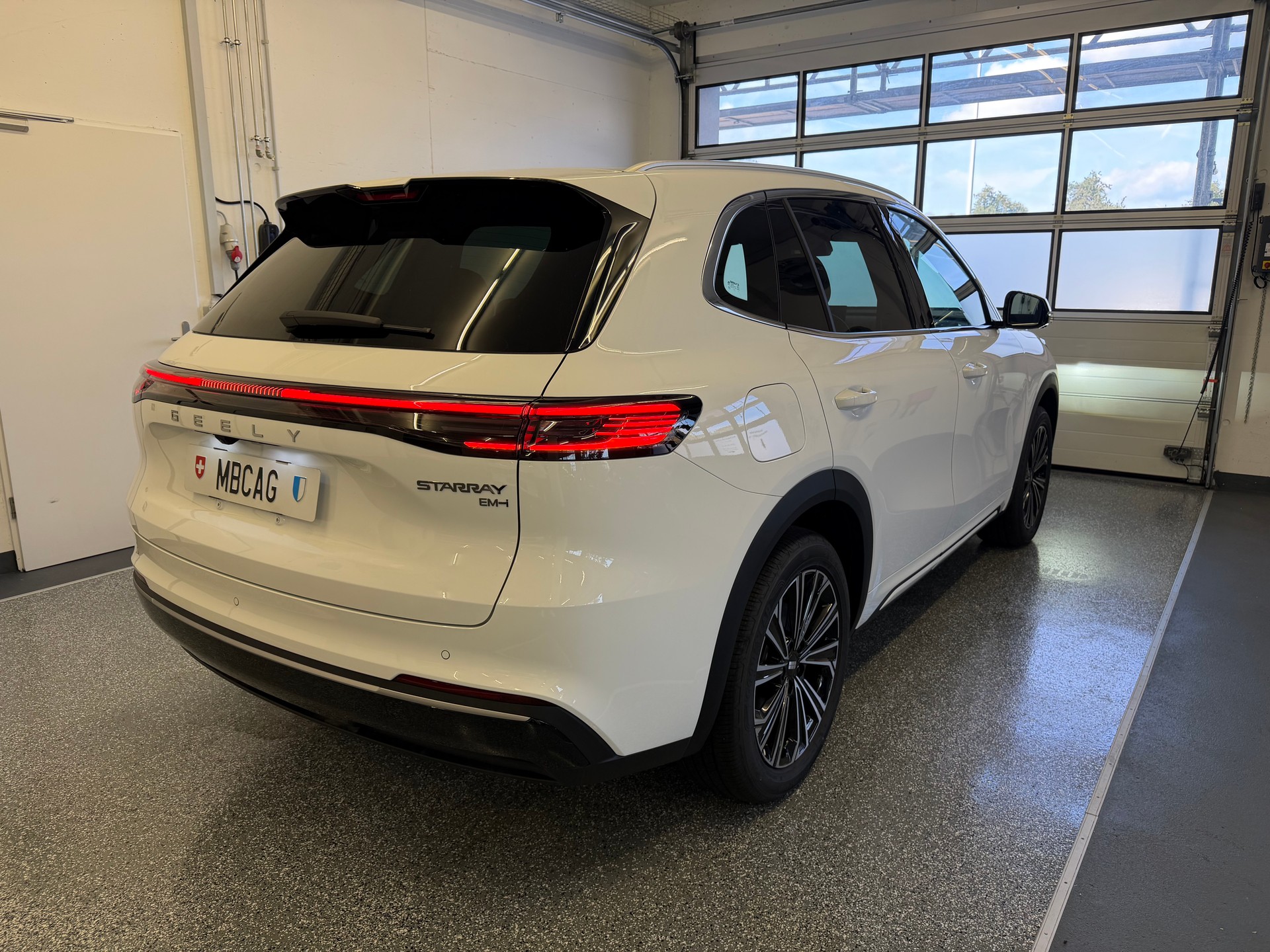 GEELY Starray EM-i Max+ mit grossem 29.8kw Akku / Inneraum Bernsteinbraun / alle Optionen / 8 Jahre 200'000km Werksgarantie-image-11