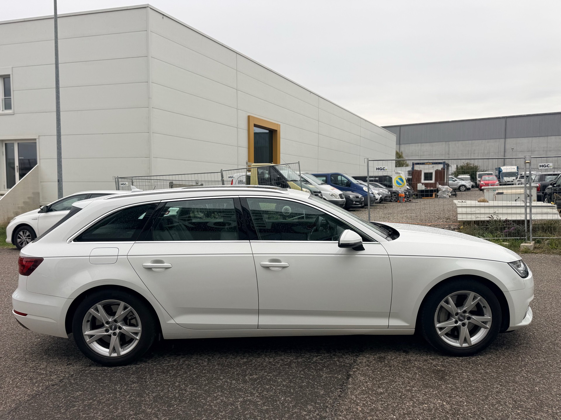 AUDI A4 Avant 2.0 TFSI Sport S-tronic-image-2