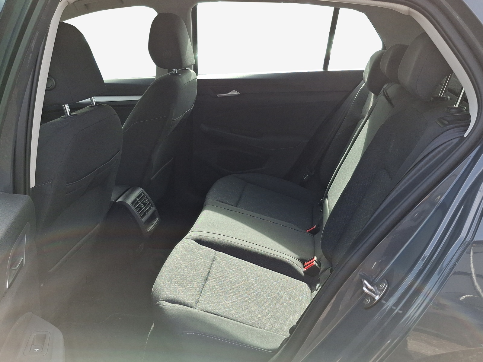 VW Golf 1.0 TSI Life-image-11