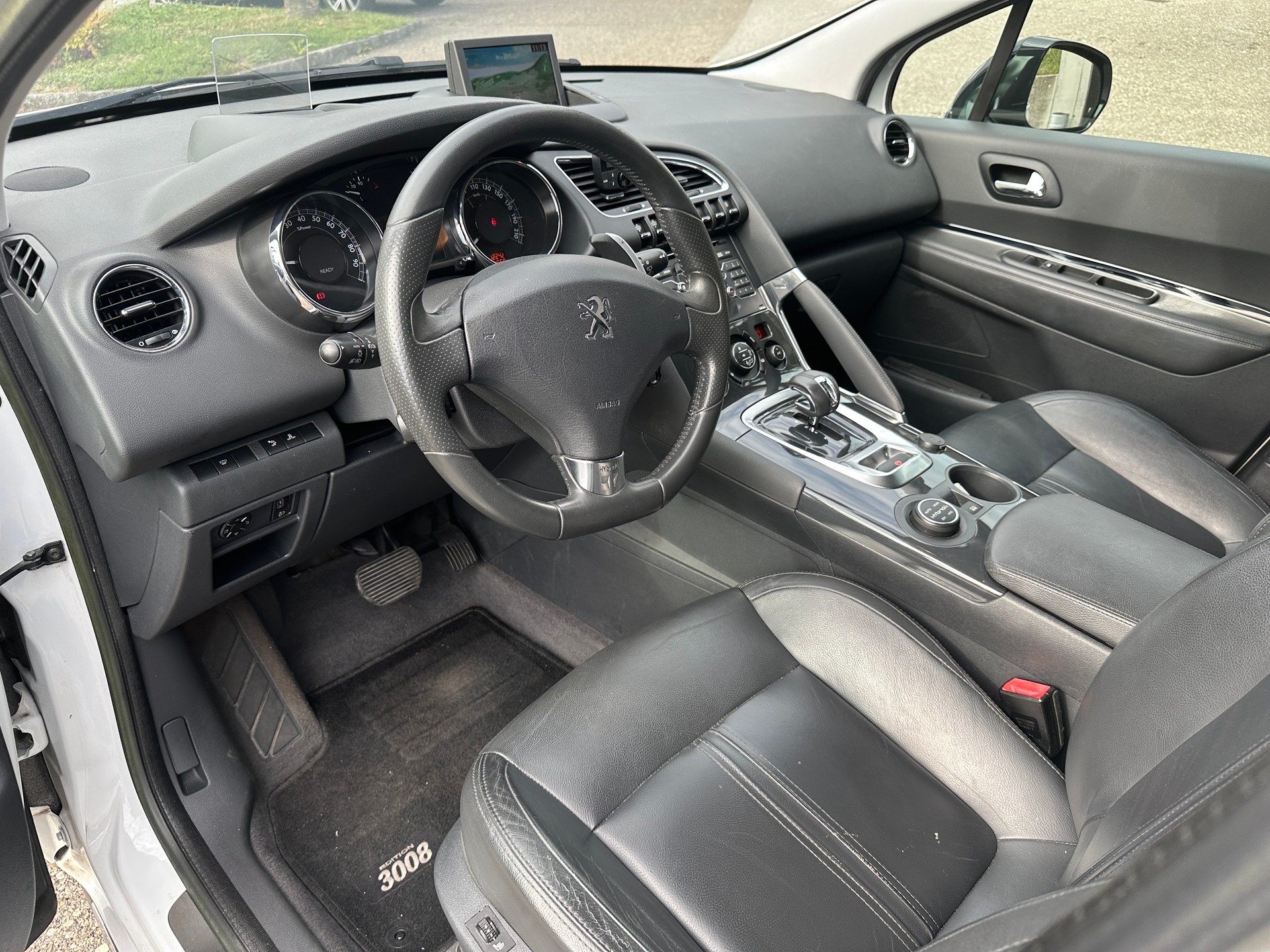 PEUGEOT 3008 HYbrid4 2.0 HDI EGS6-image-3