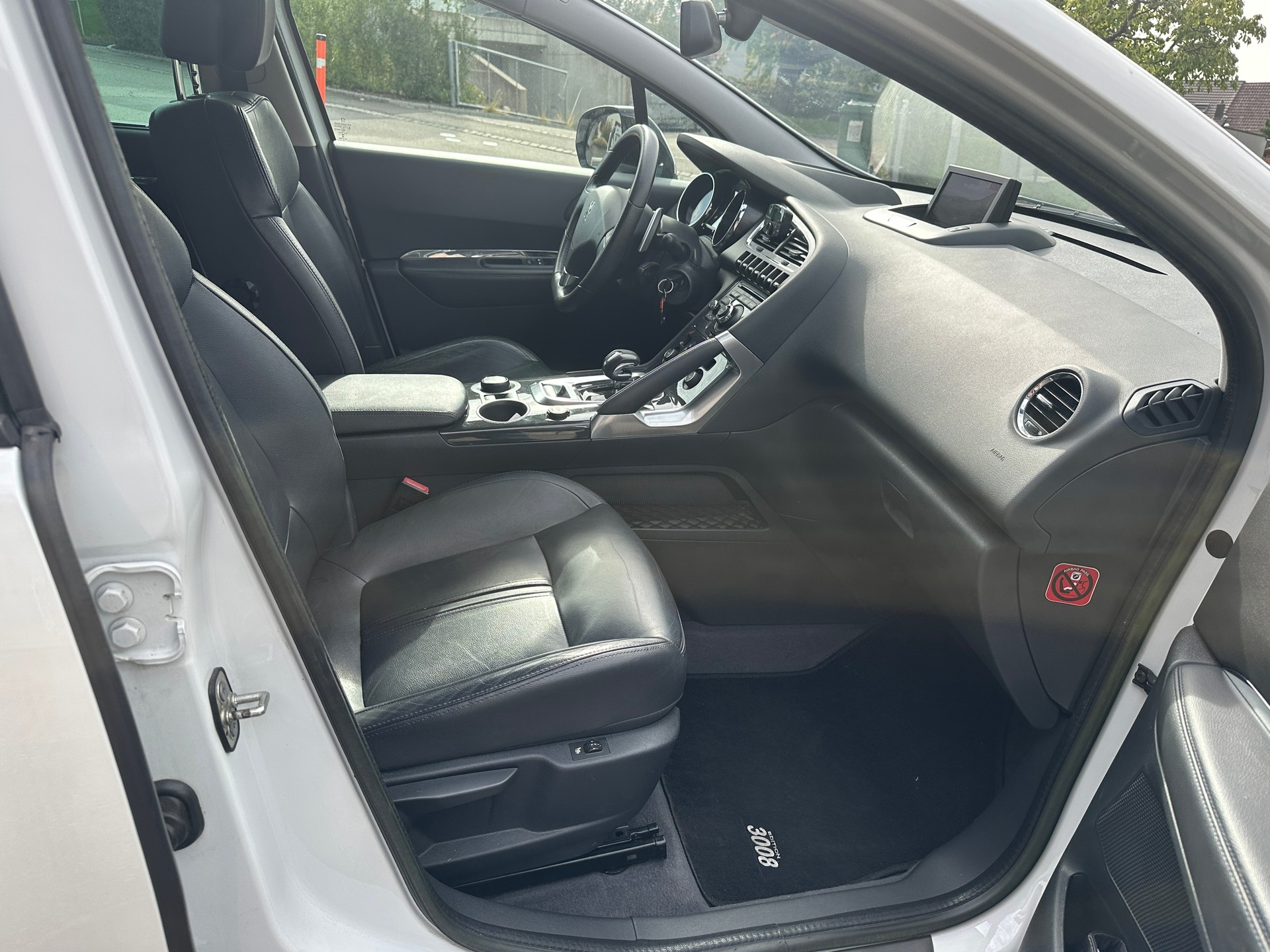 PEUGEOT 3008 HYbrid4 2.0 HDI EGS6-image-10