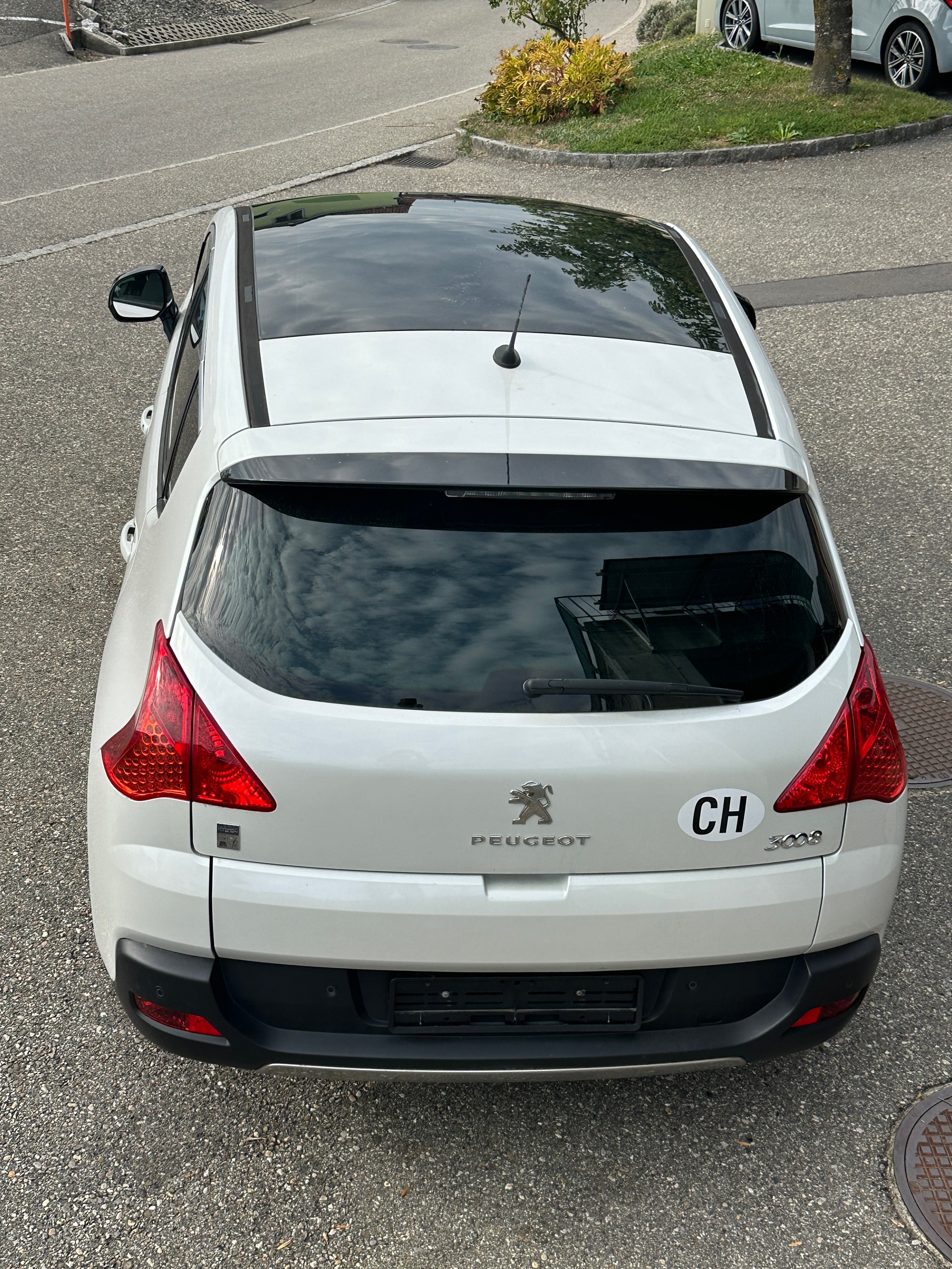 PEUGEOT 3008 HYbrid4 2.0 HDI EGS6-image-2