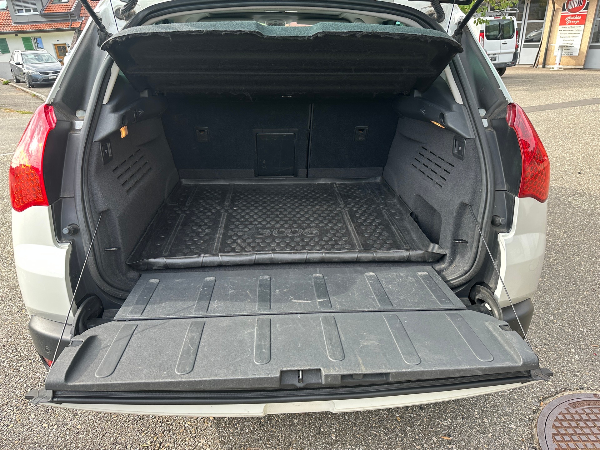PEUGEOT 3008 HYbrid4 2.0 HDI EGS6-image-12