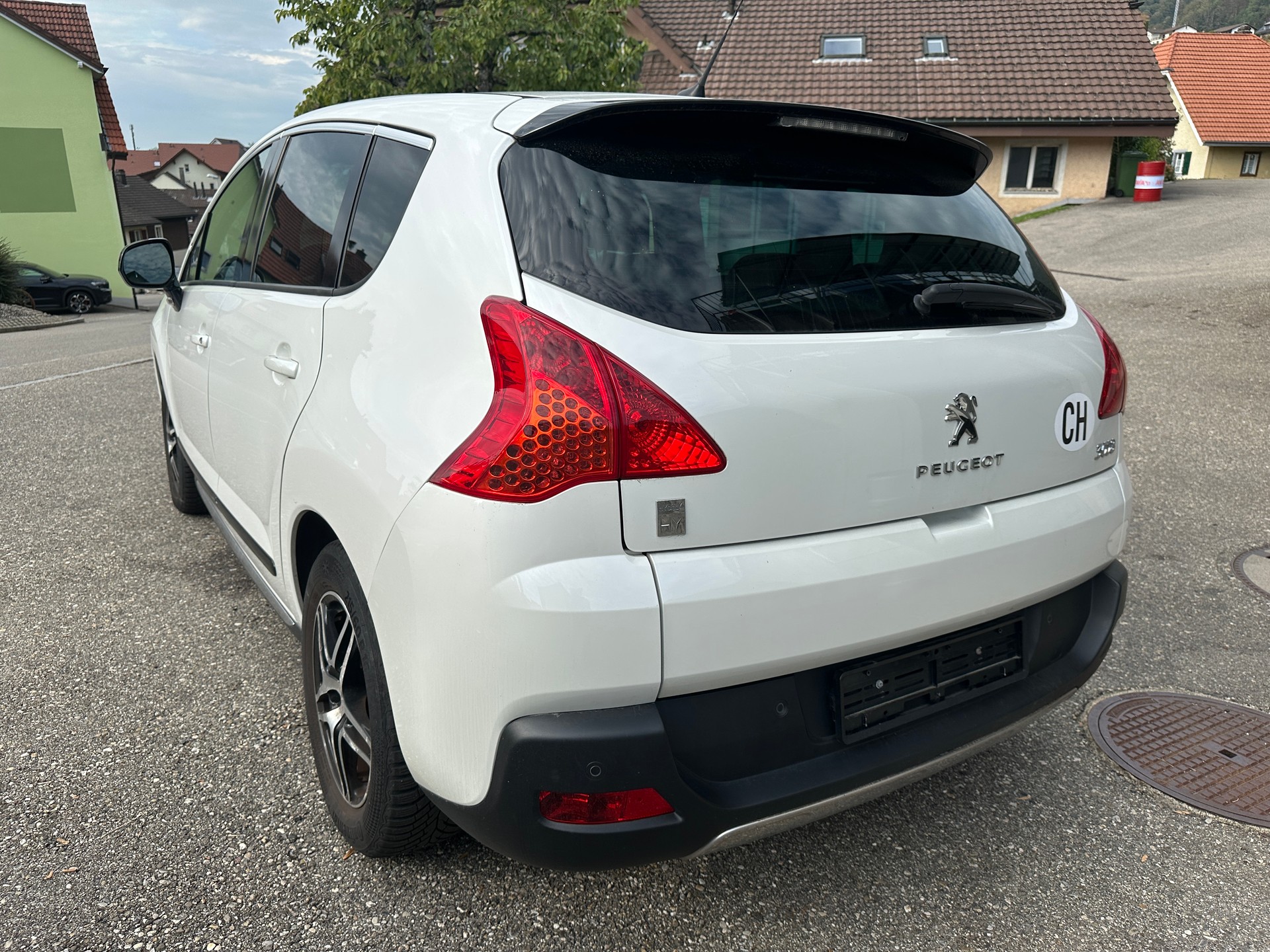 PEUGEOT 3008 HYbrid4 2.0 HDI EGS6-image-4