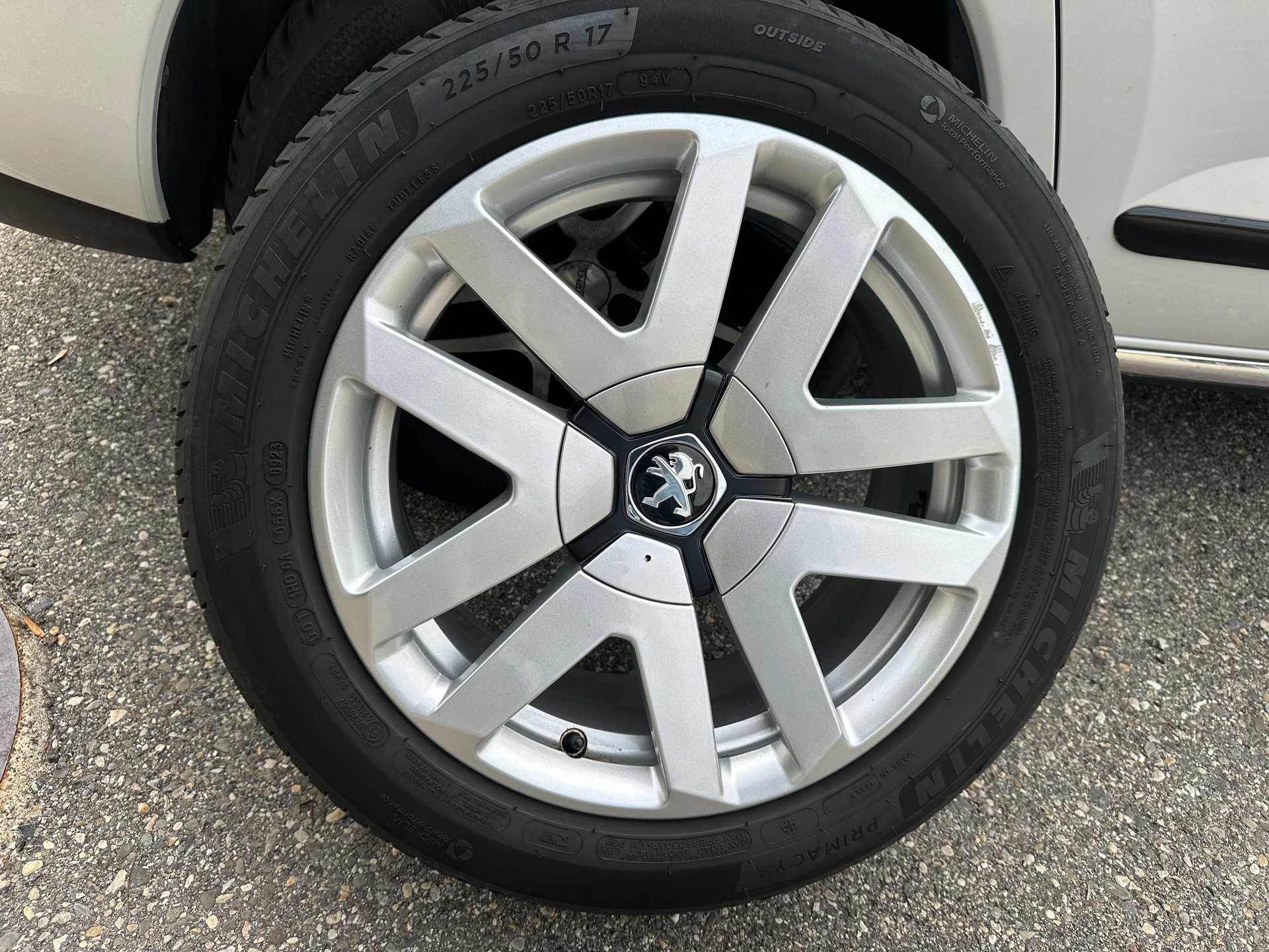 PEUGEOT 3008 HYbrid4 2.0 HDI EGS6-image-14