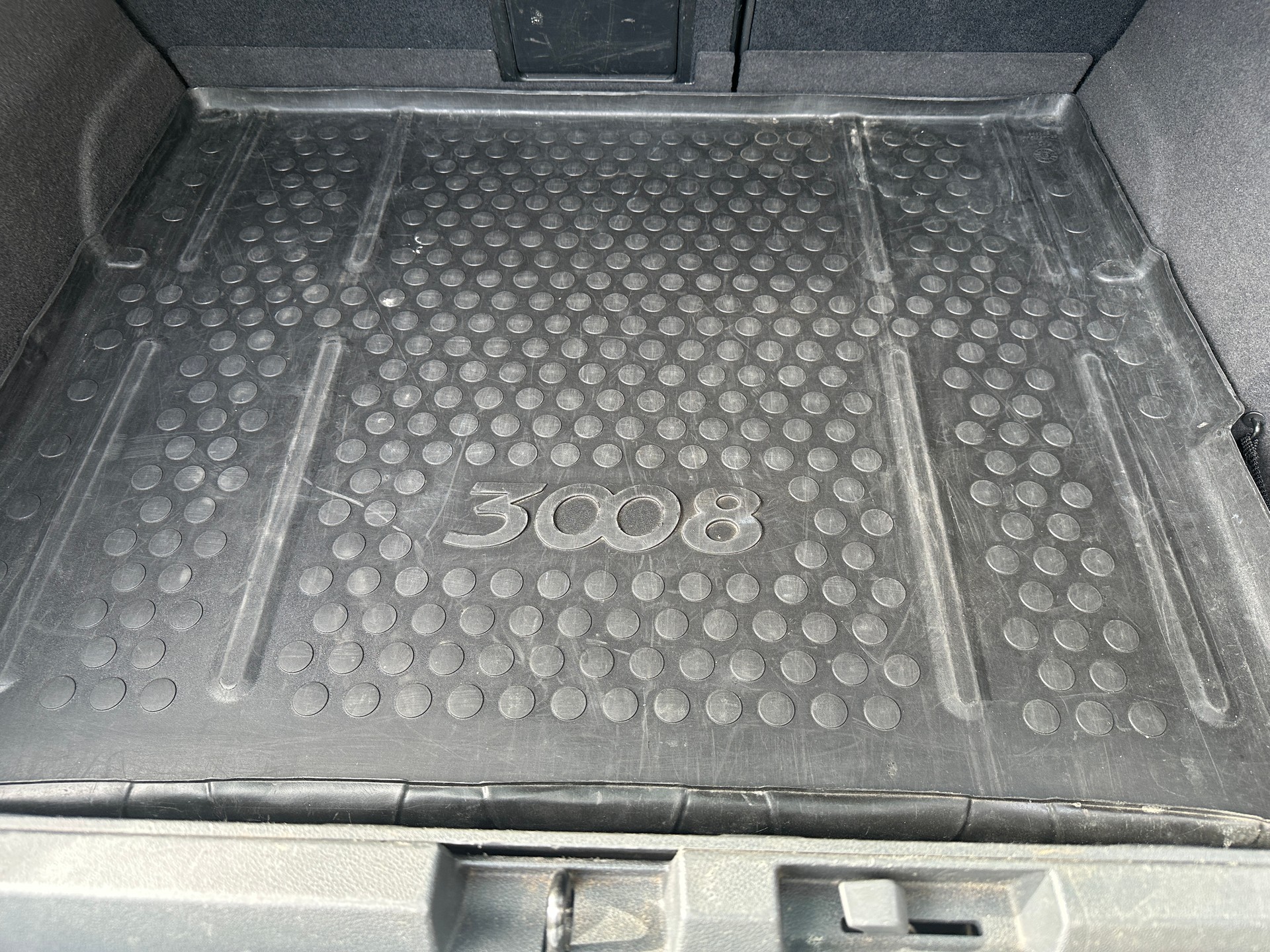 PEUGEOT 3008 HYbrid4 2.0 HDI EGS6-image-13