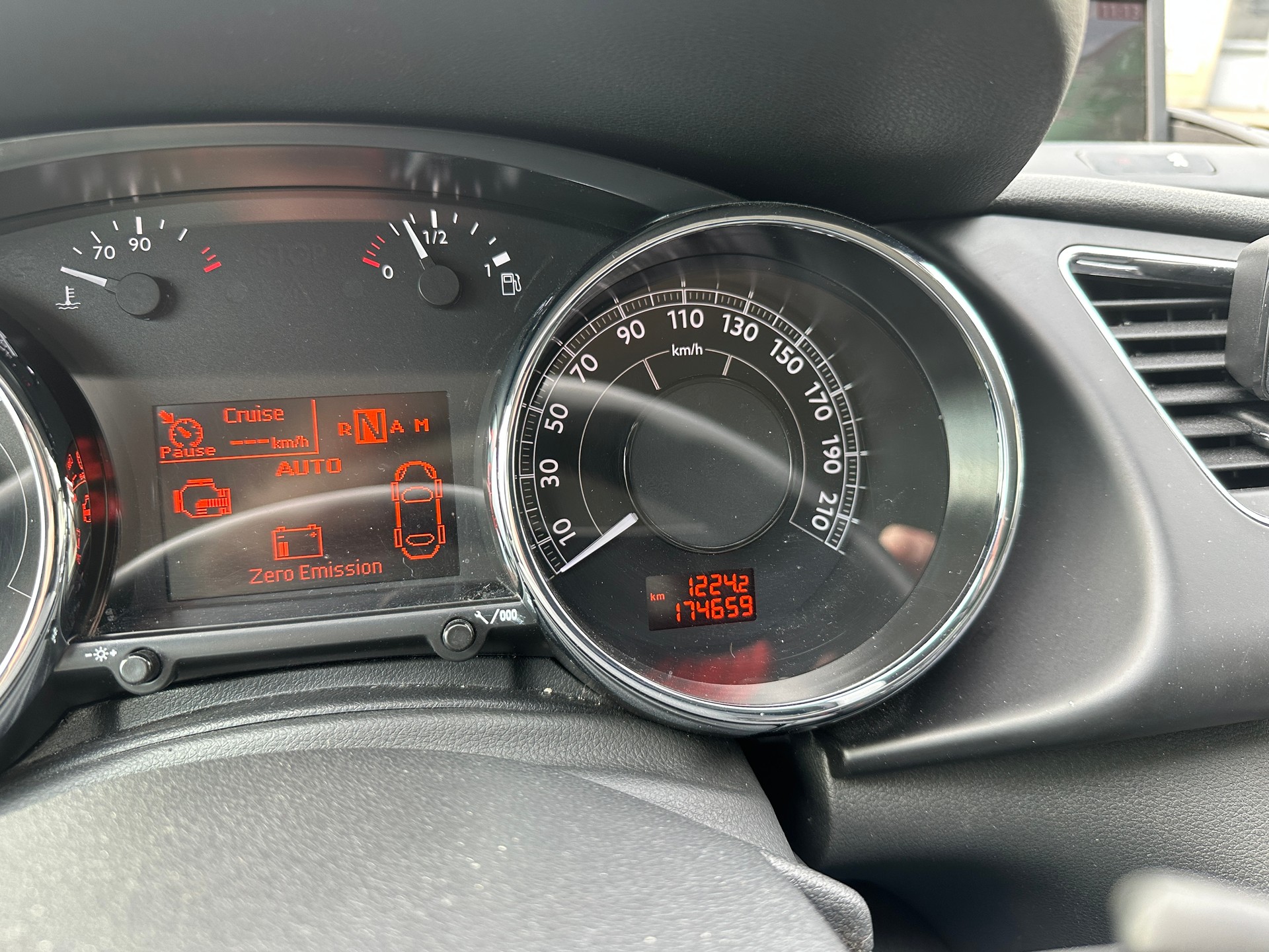 PEUGEOT 3008 HYbrid4 2.0 HDI EGS6-image-7