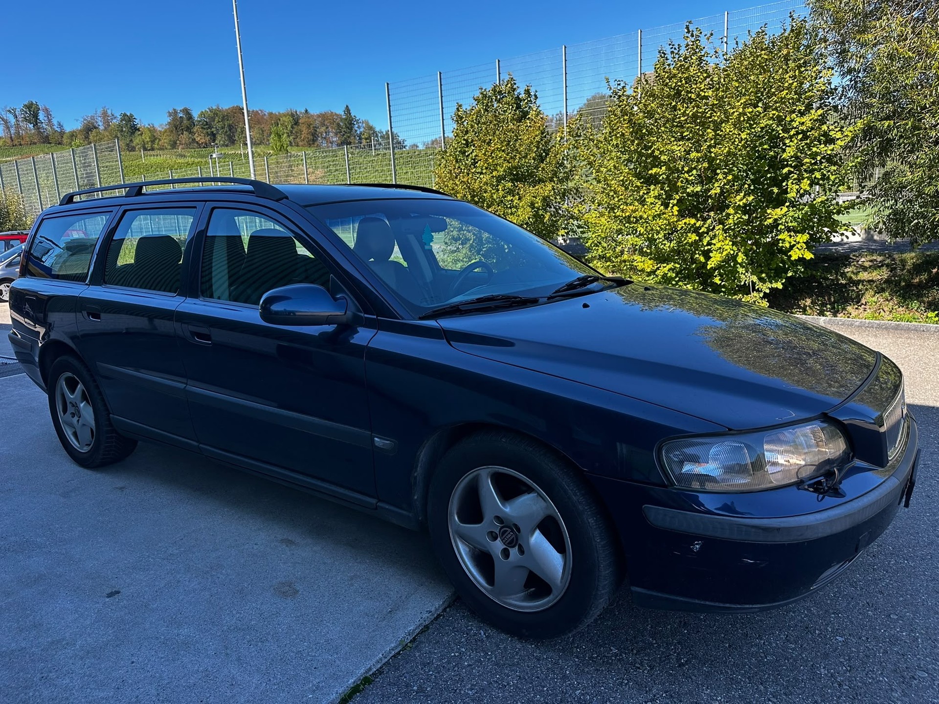 VOLVO V70 2.4-image-1