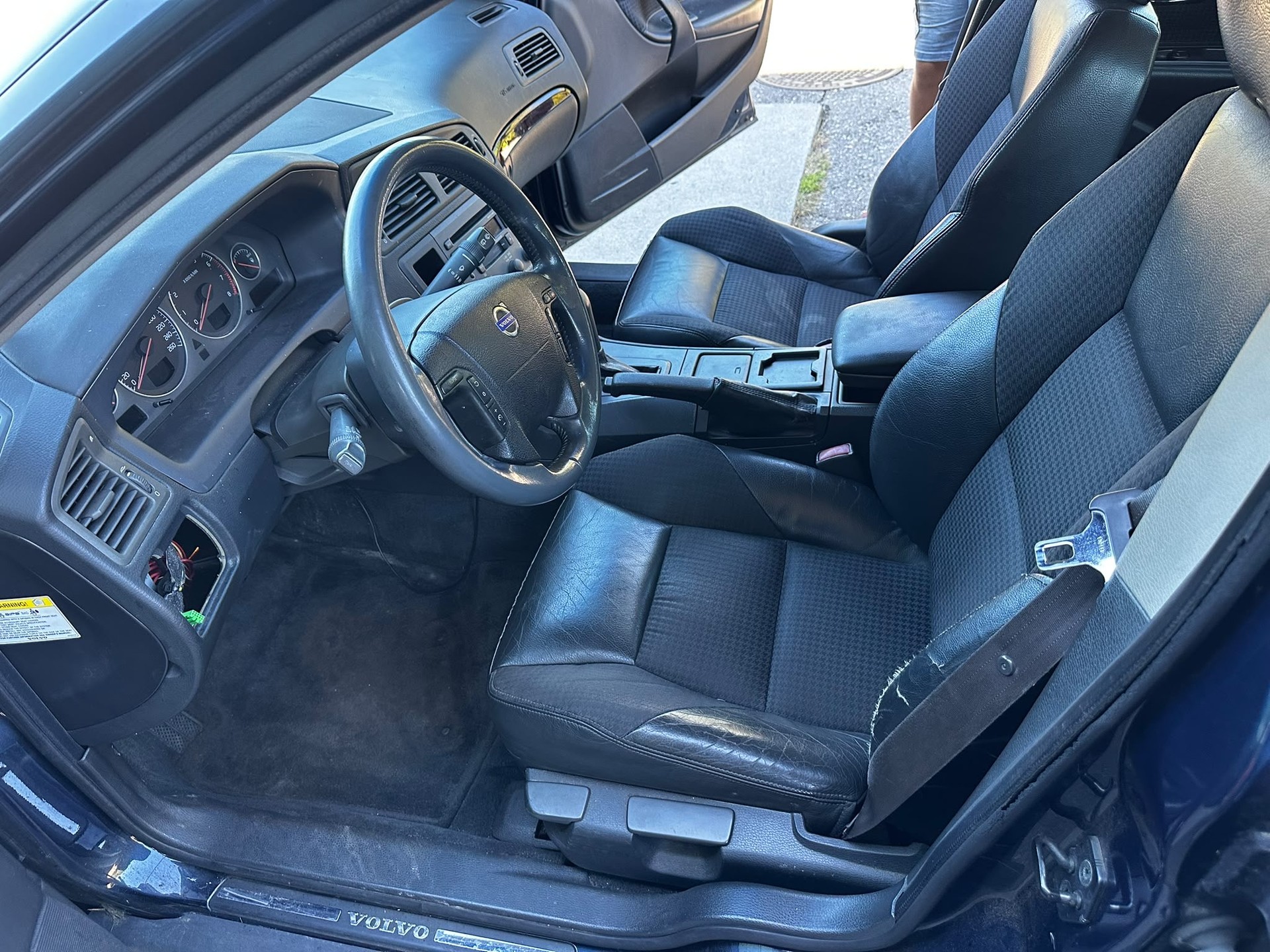 VOLVO V70 2.4-image-5