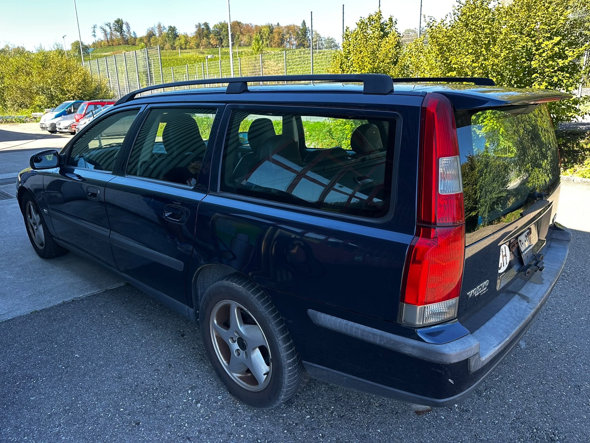 VOLVO V70 2.4-image-3