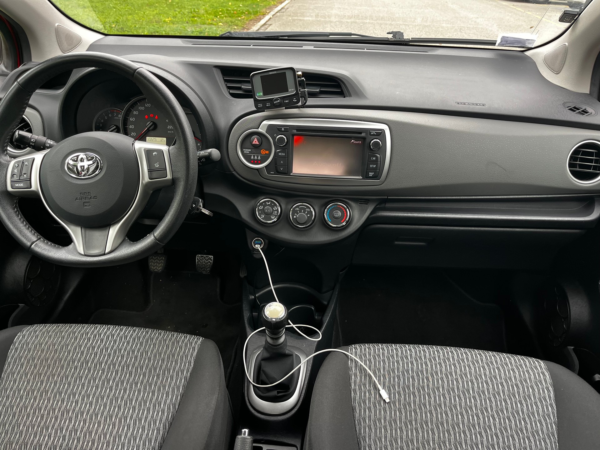 TOYOTA Yaris 1.33 Sol-image-9