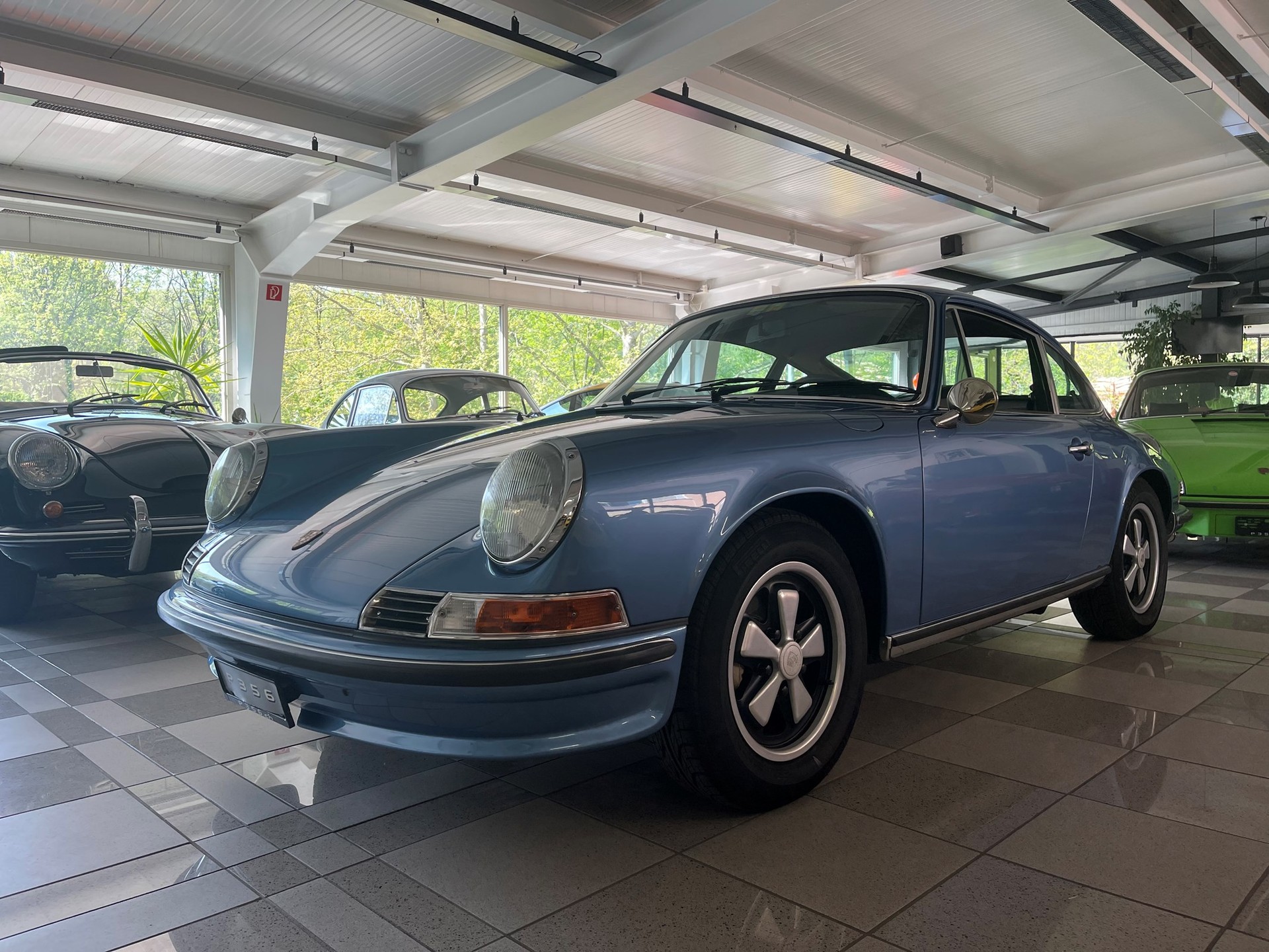 PORSCHE 911 2.4 S-image-1