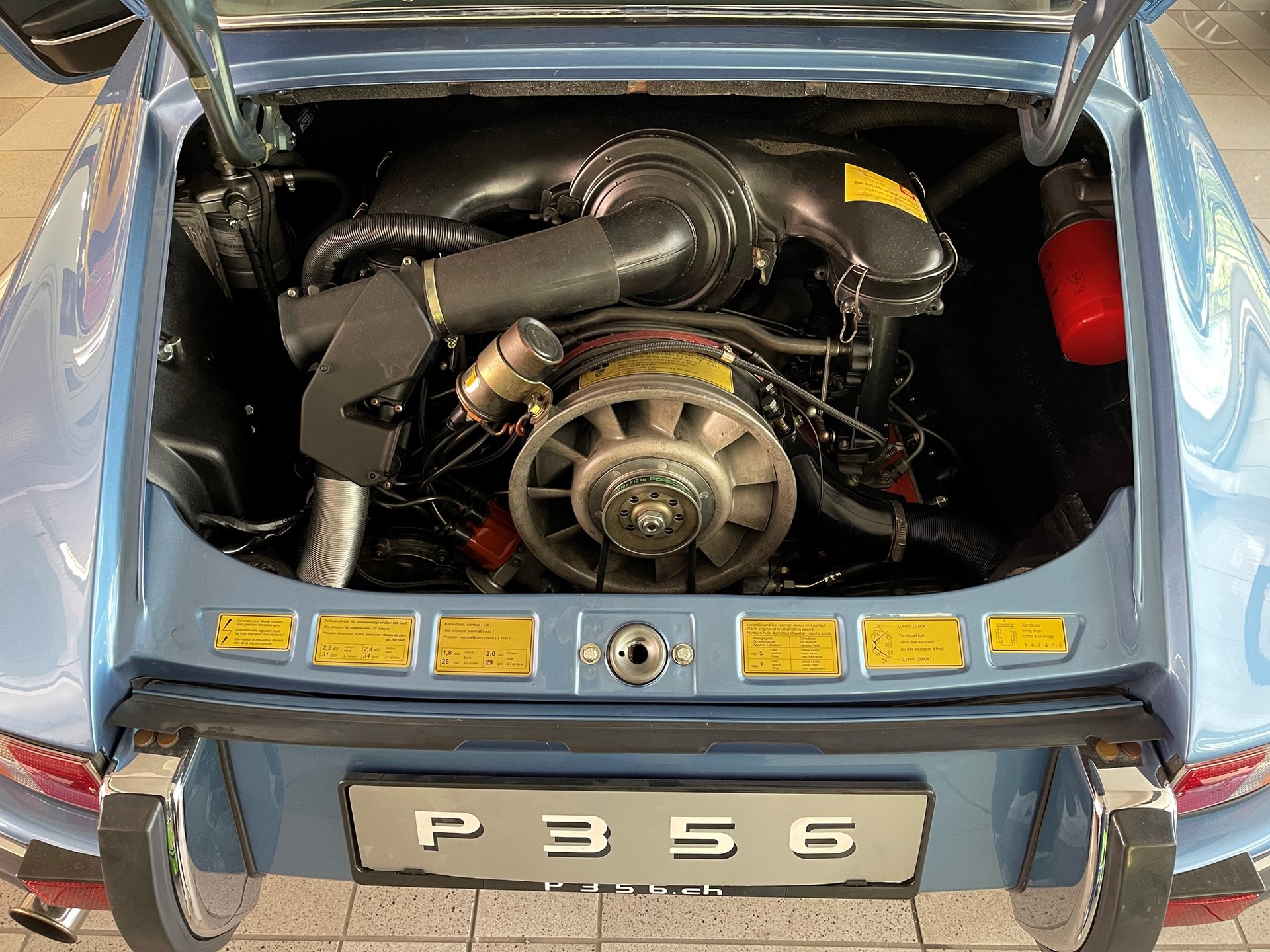 PORSCHE 911 2.4 S-image-8