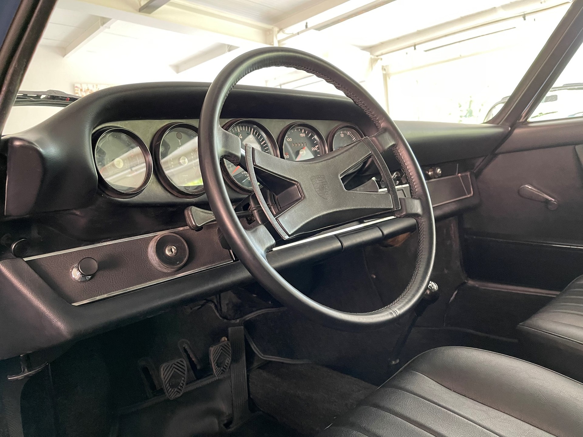 PORSCHE 911 2.4 S-image-11