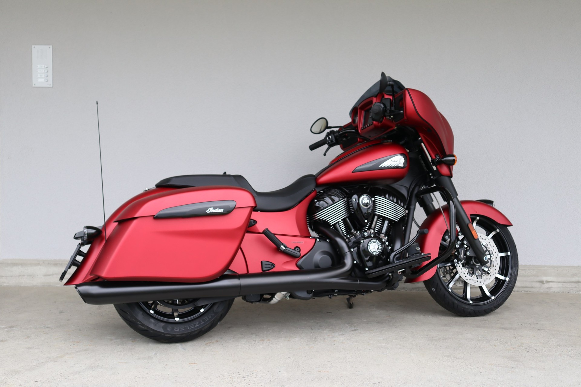INDIAN Chieftain Dark Horse-showroom-element-2