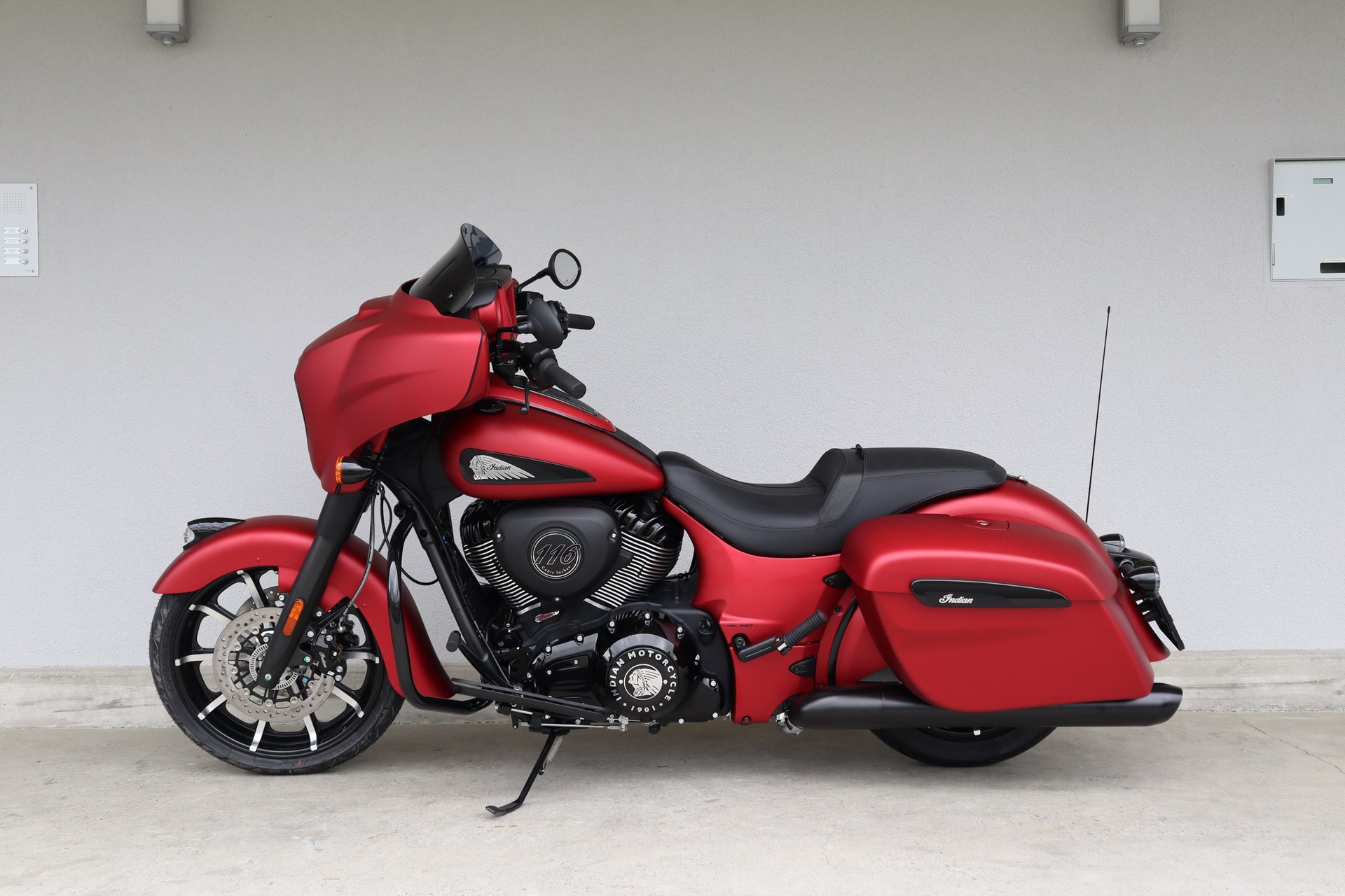 INDIAN Chieftain Dark Horse-showroom-element-3