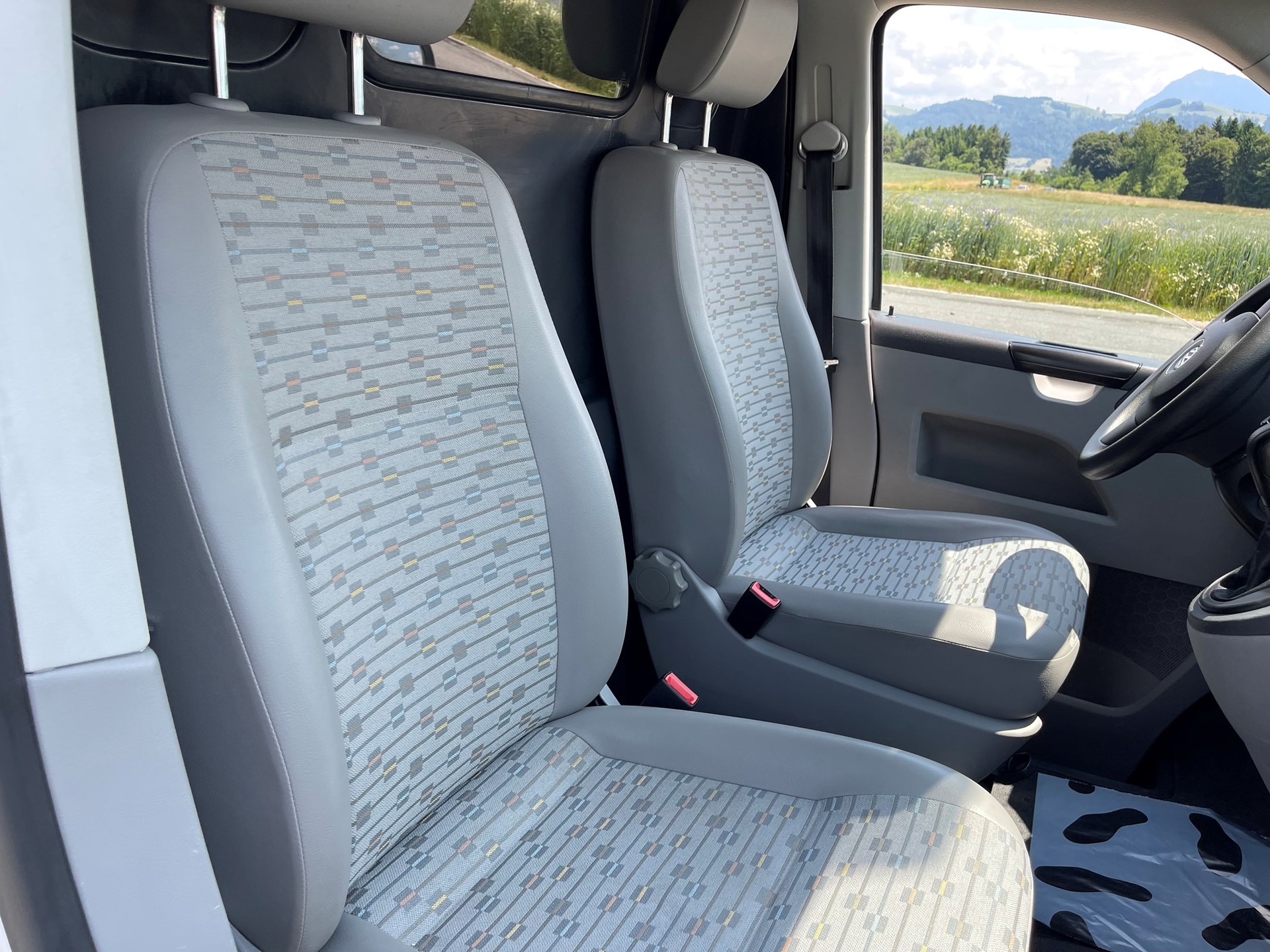 VW T5 2.0 TDI DSG-image-6