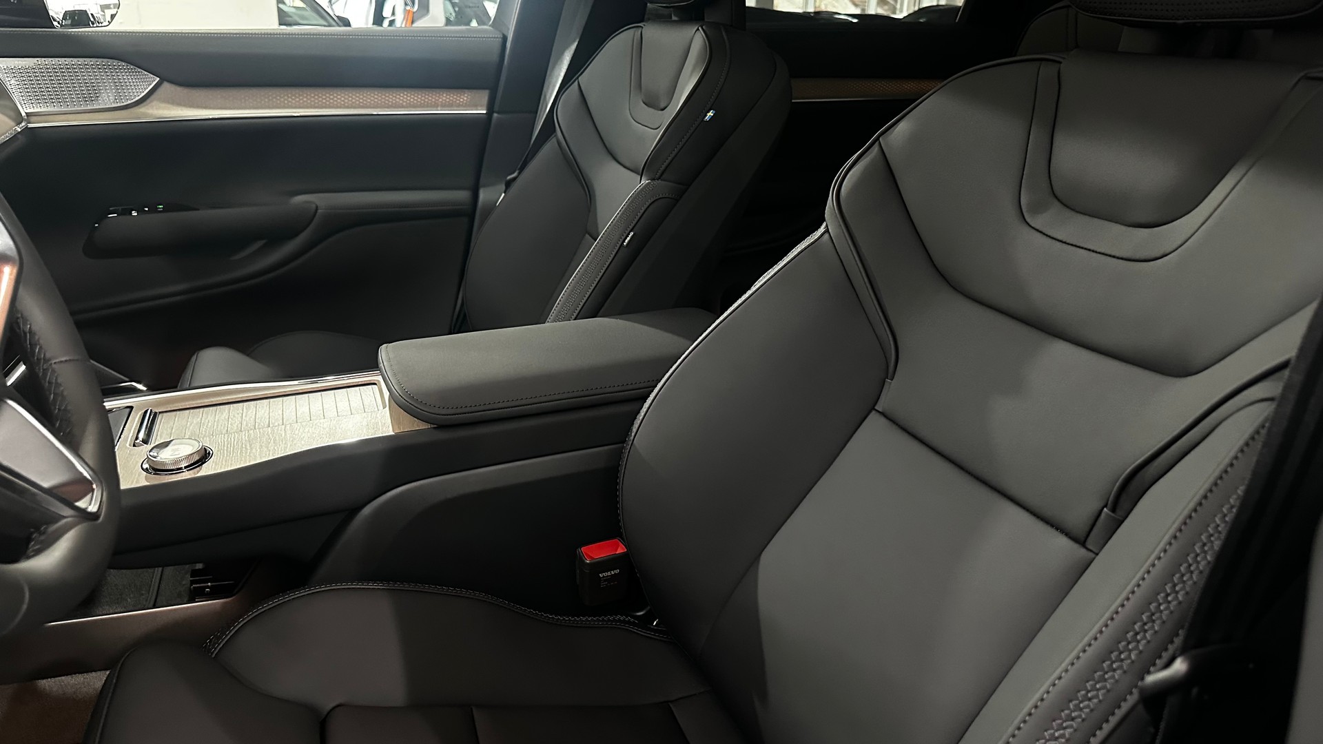 VOLVO EX 90 Twin Performance Ultra AWD-image-11