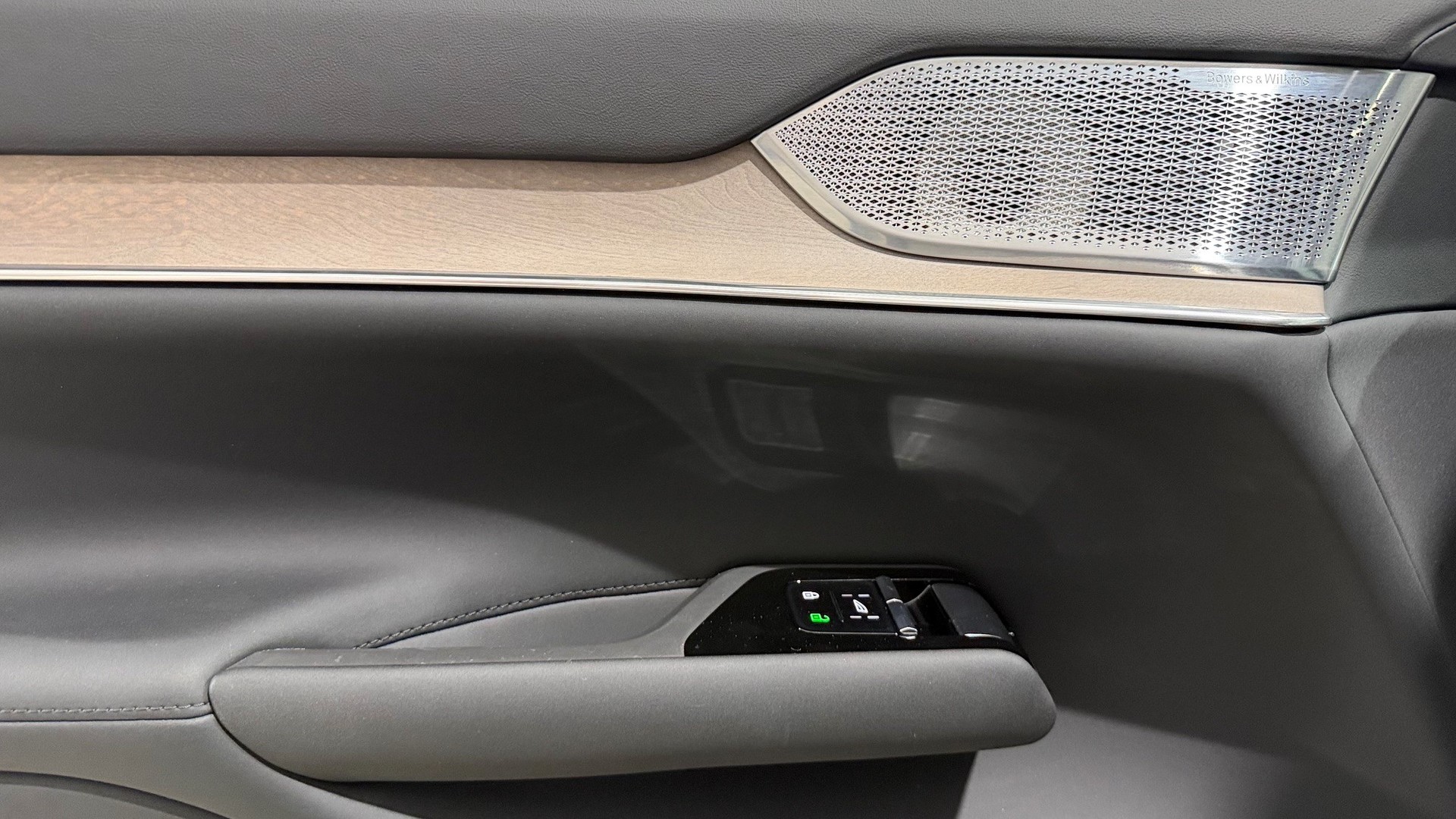 VOLVO EX 90 Twin Performance Ultra AWD-image-17