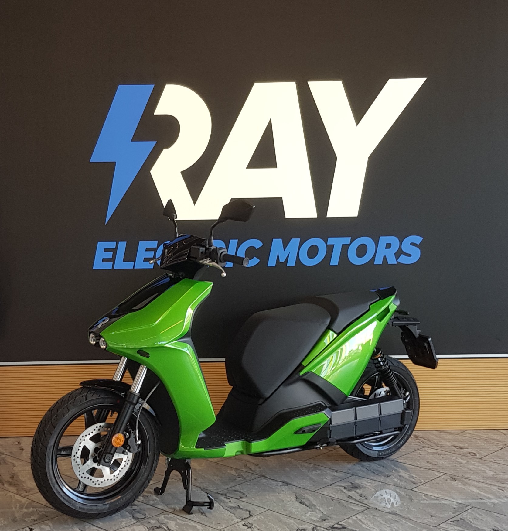 RAY Ray 7.7 1.8 KW Charger-image-2