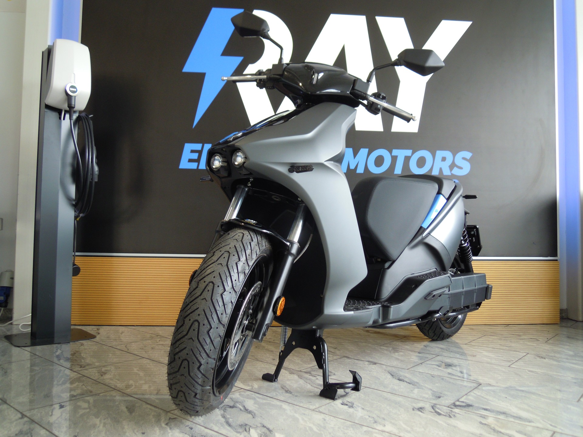 RAY Ray 7.7 1.8 KW Charger-image-10