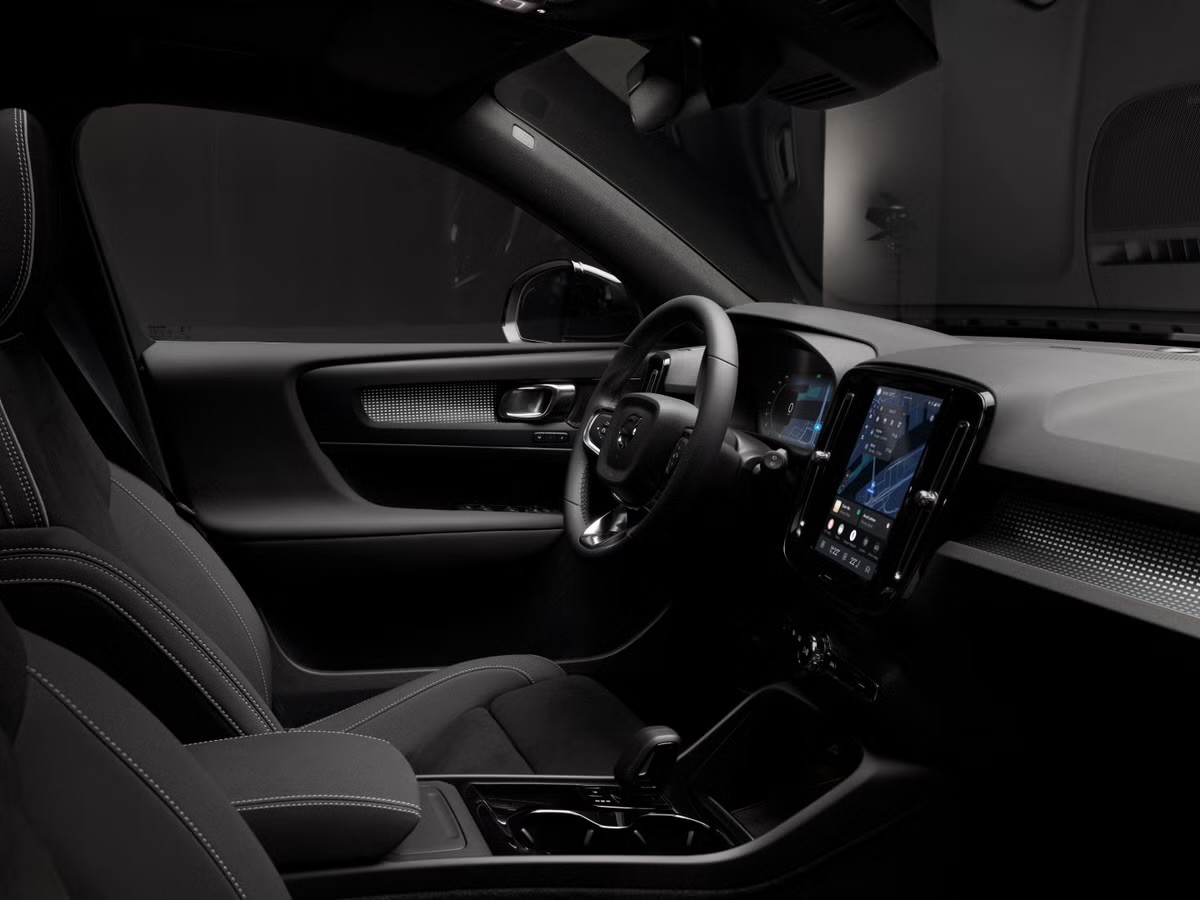 VOLVO Volvo XC40 B4 MH Plus Dark – 2024 - Onyx Black Edition-image-4