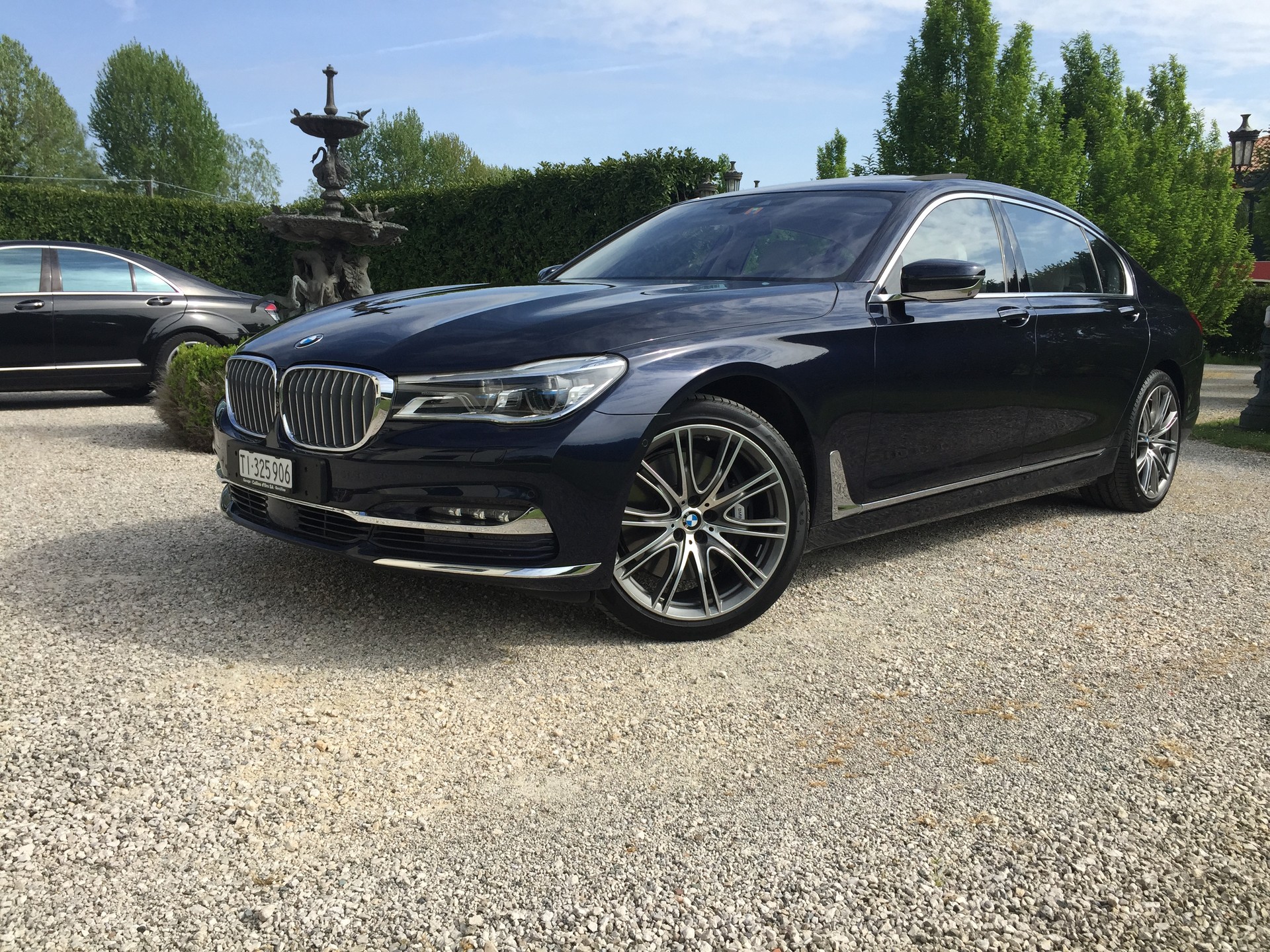 BMW 750 Li-image-0