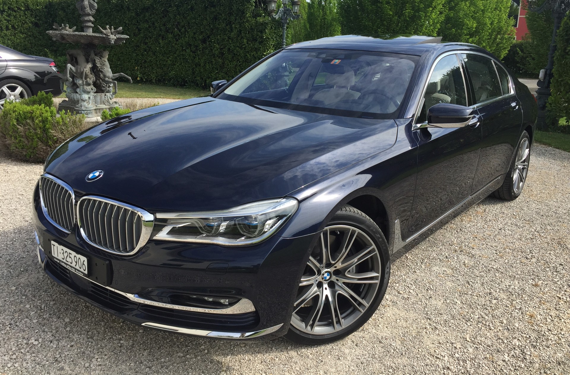 BMW 750 Li-image-2