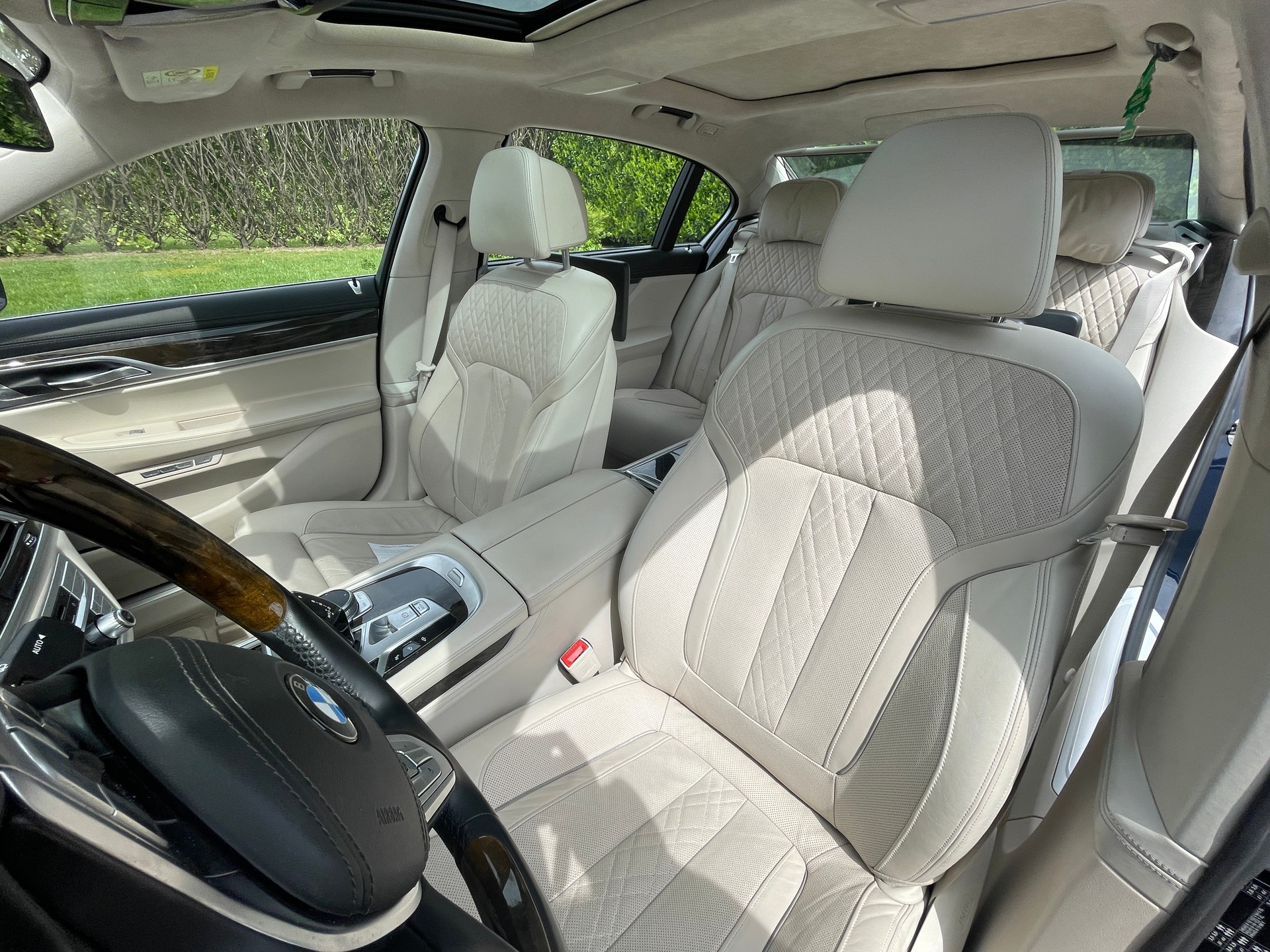 BMW 750 Li-image-5