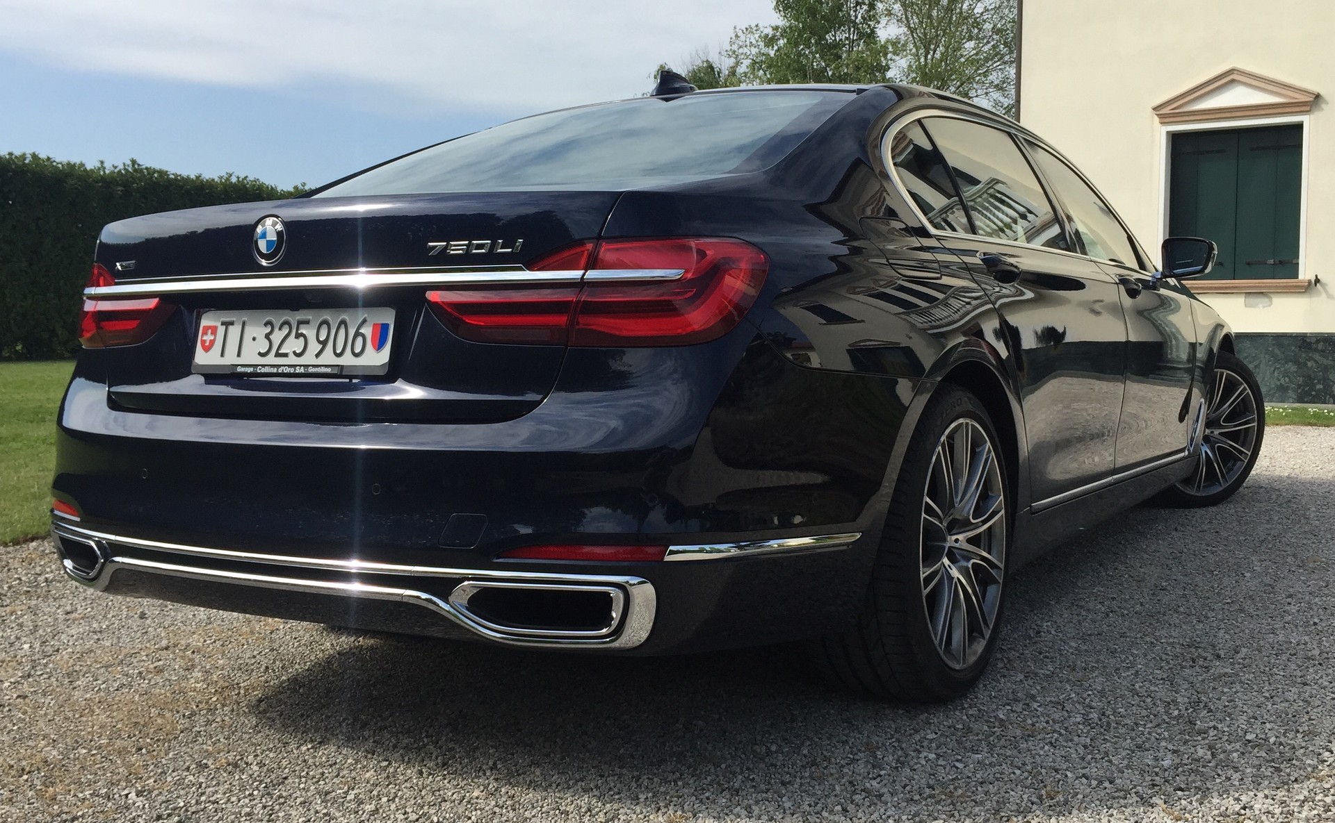 BMW 750 Li-image-3
