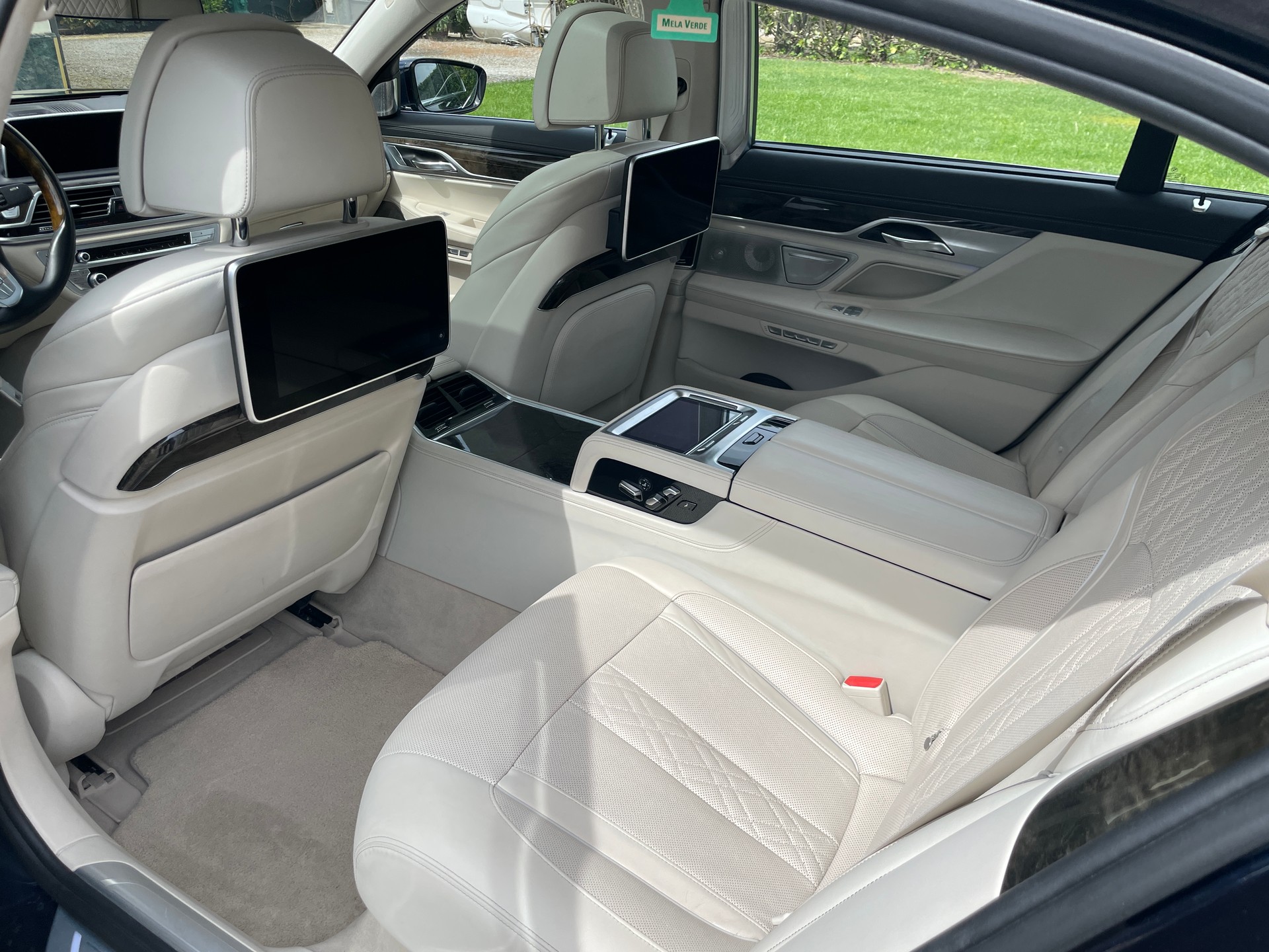 BMW 750 Li-image-6
