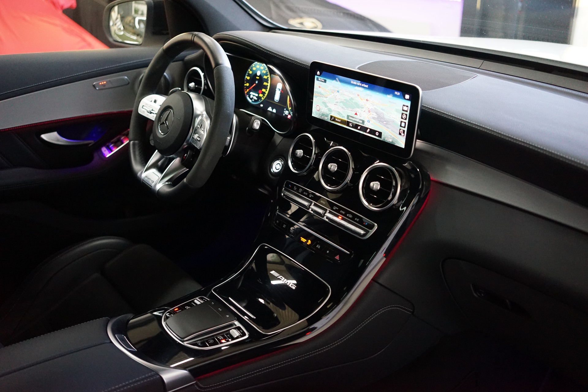 MERCEDES-BENZ GLC 63 AMG 4Matic 9G-Tronic-image-26