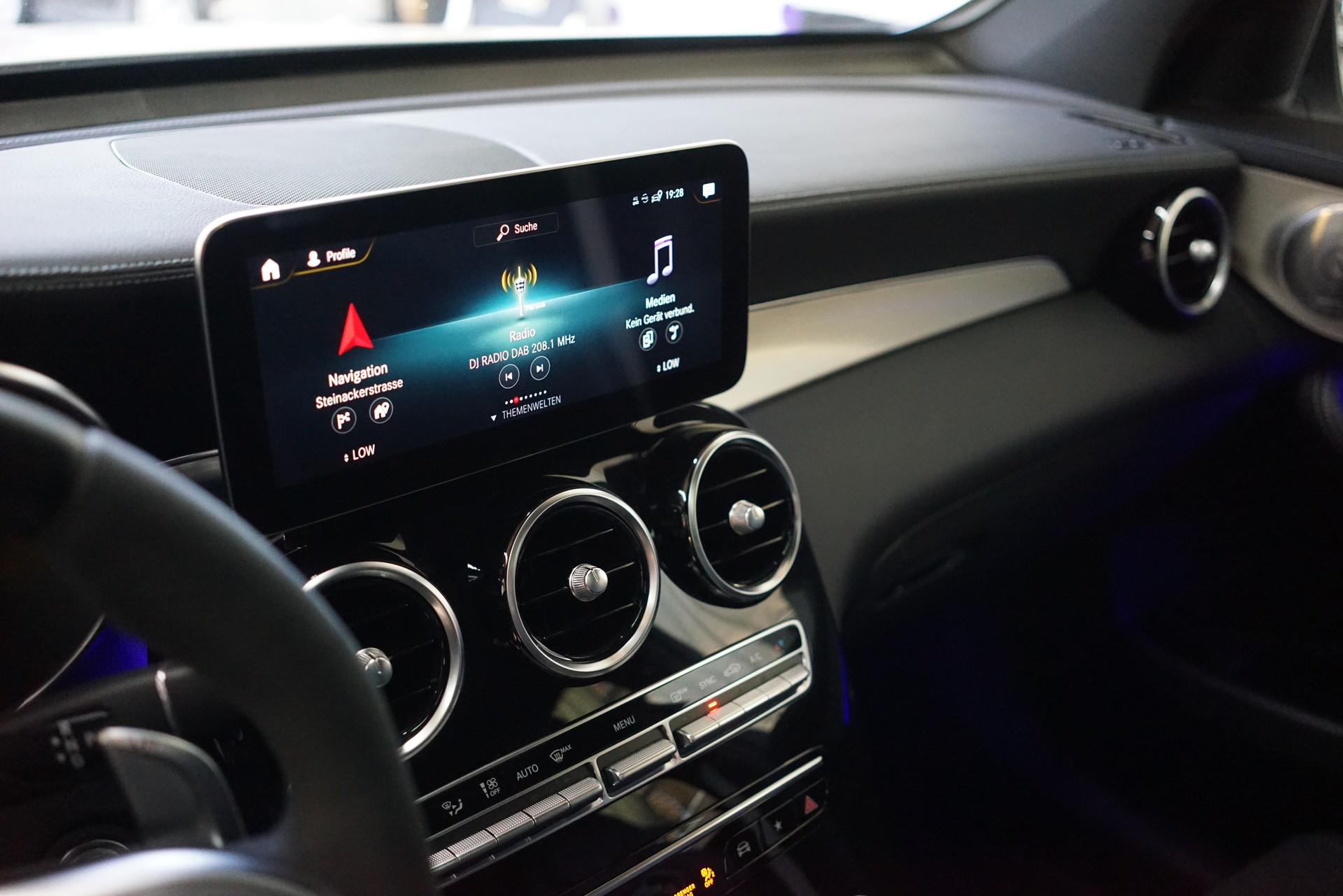 MERCEDES-BENZ GLC 63 AMG 4Matic 9G-Tronic-image-17