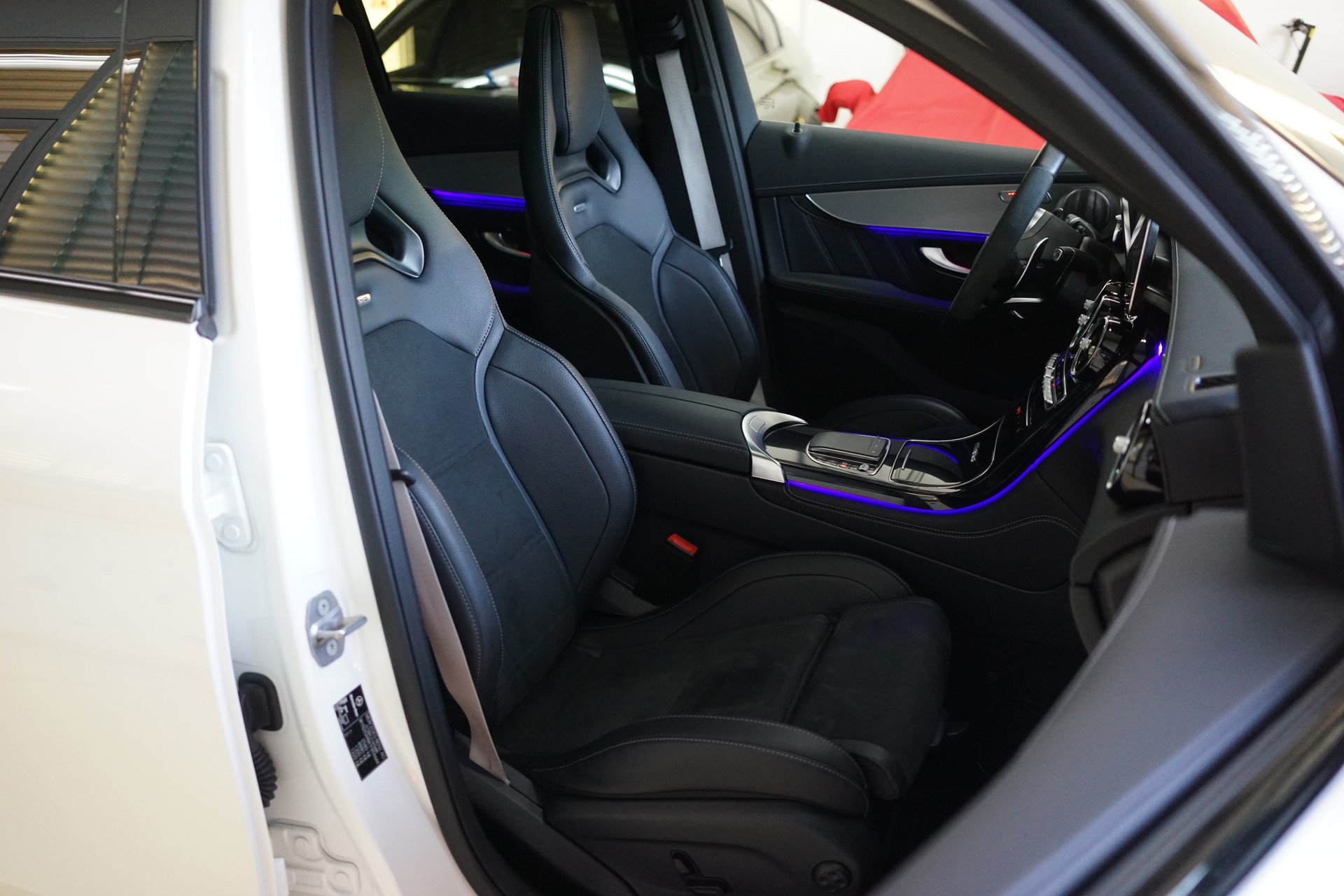 MERCEDES-BENZ GLC 63 AMG 4Matic 9G-Tronic-image-30