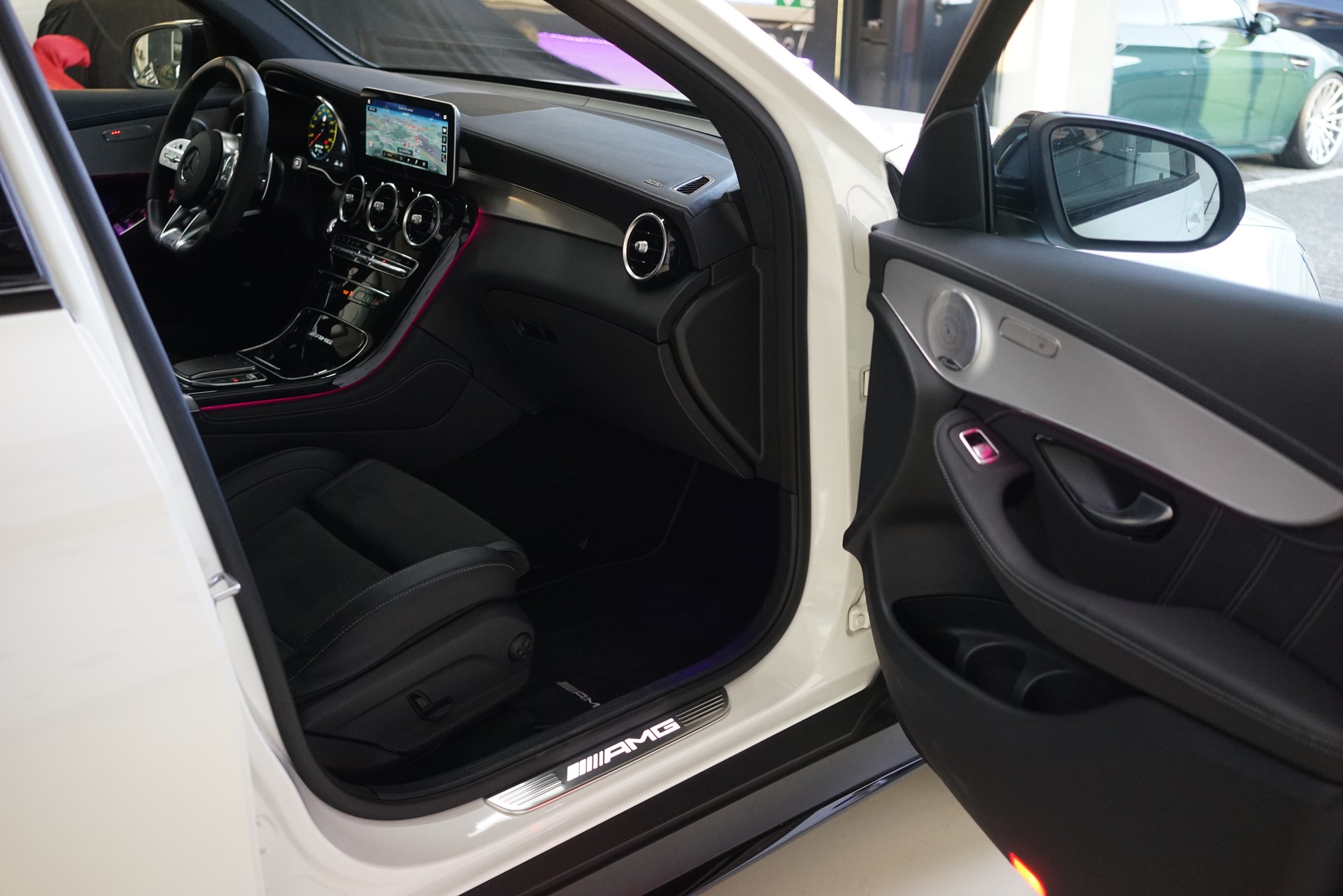 MERCEDES-BENZ GLC 63 AMG 4Matic 9G-Tronic-image-25