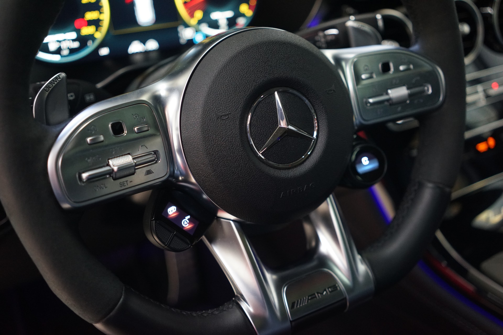 MERCEDES-BENZ GLC 63 AMG 4Matic 9G-Tronic-image-16