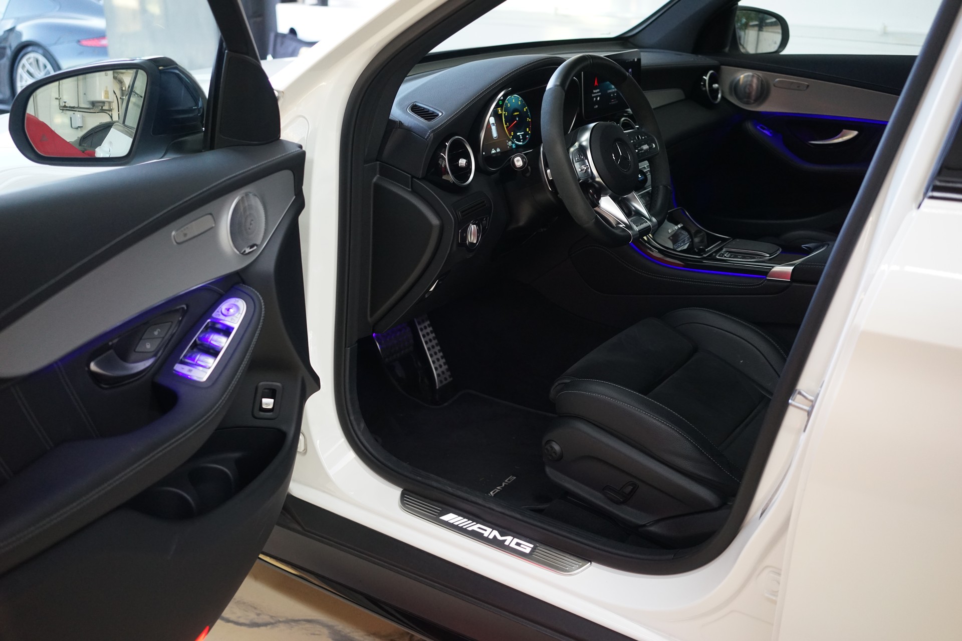 MERCEDES-BENZ GLC 63 AMG 4Matic 9G-Tronic-image-14