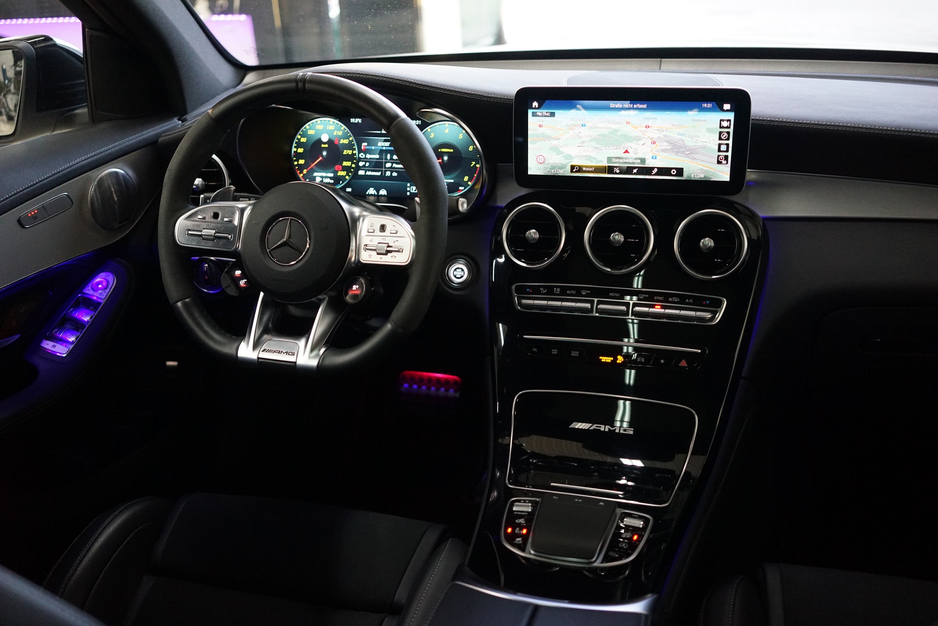 MERCEDES-BENZ GLC 63 AMG 4Matic 9G-Tronic-image-27