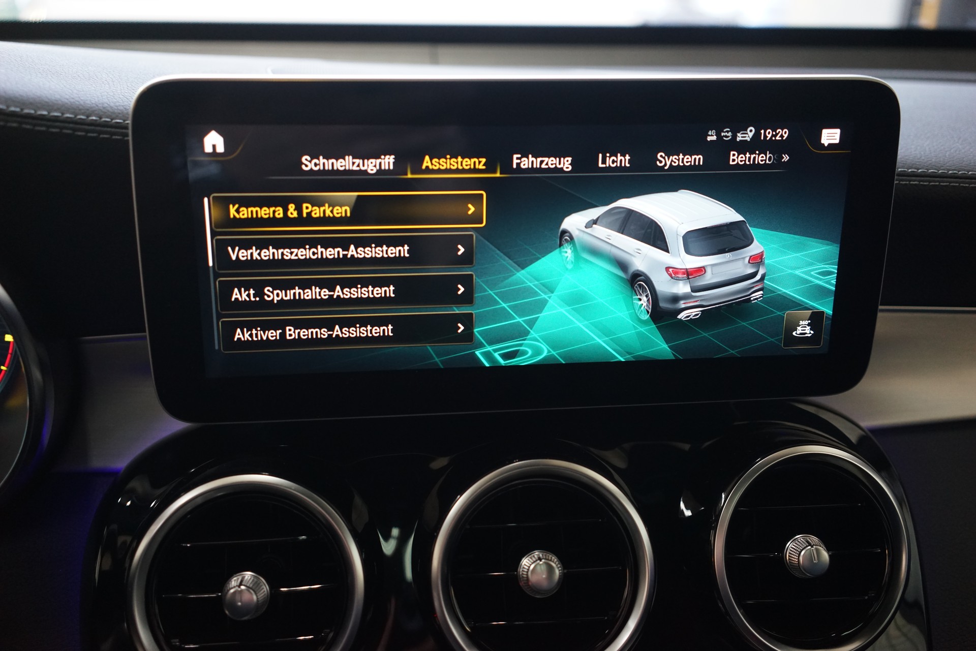 MERCEDES-BENZ GLC 63 AMG 4Matic 9G-Tronic-image-21
