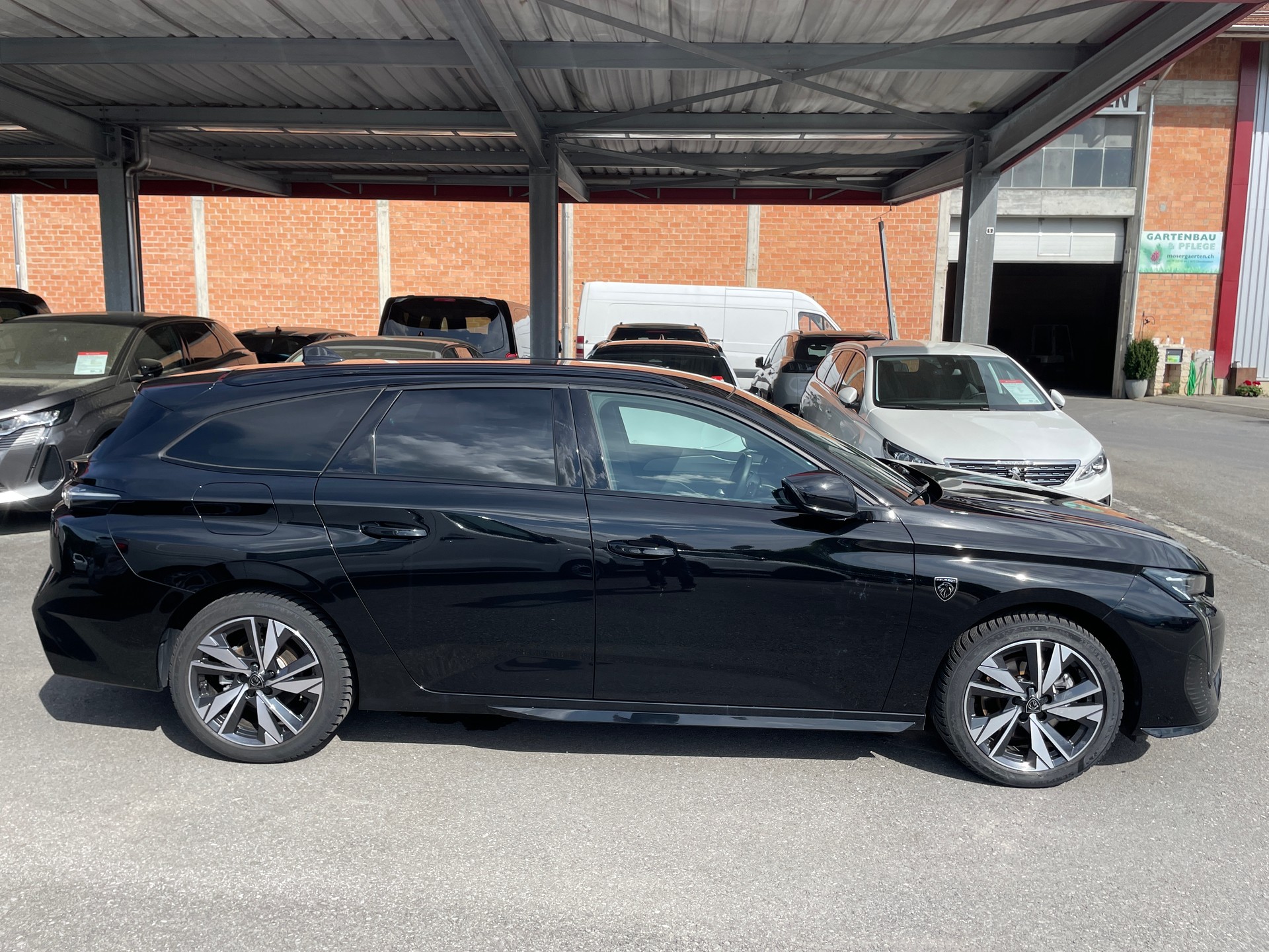 PEUGEOT 308 SW 1.2 Pure Tech GT EAT8-image-2
