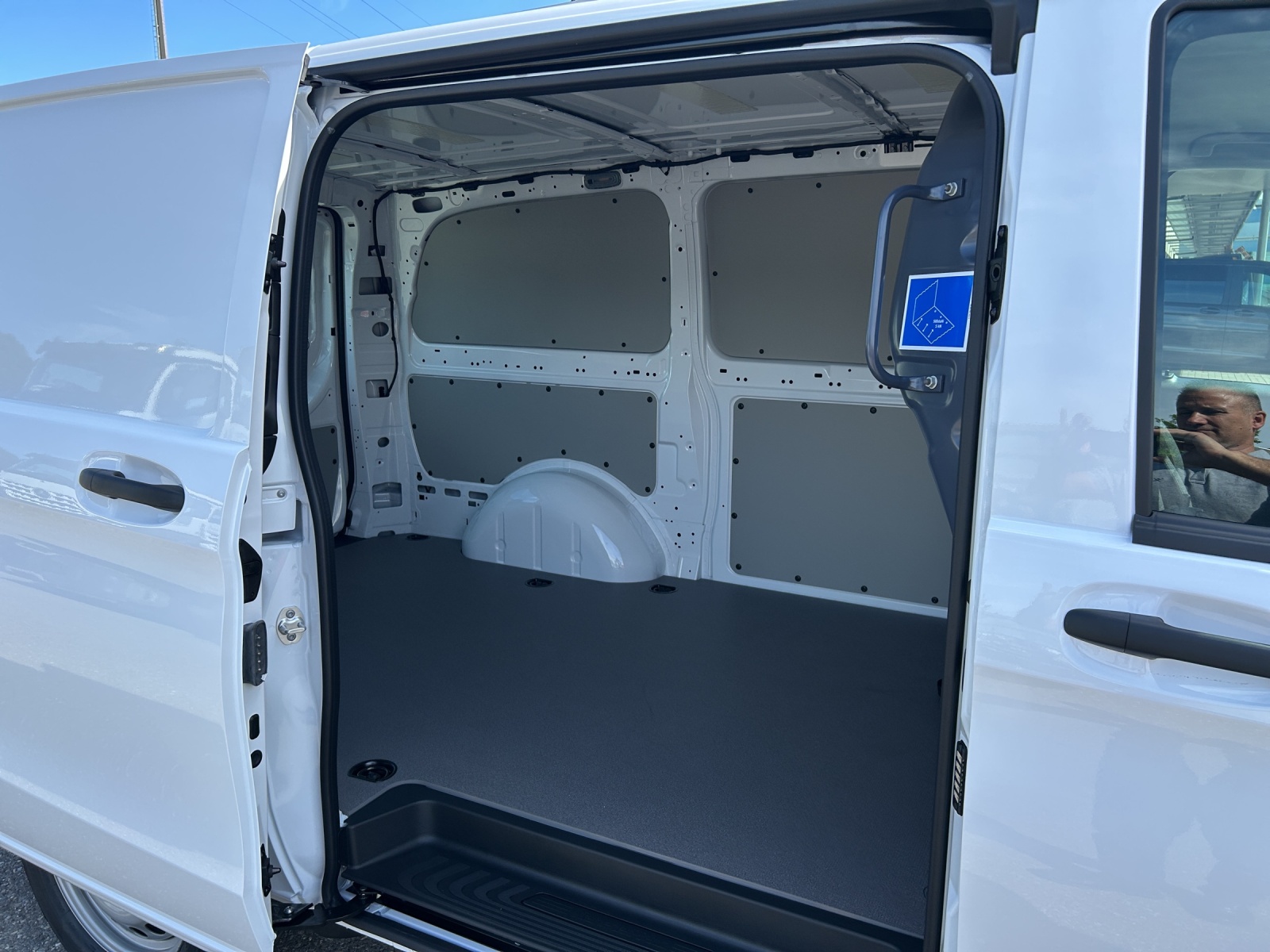 MERCEDES-BENZ eVito Kasten 60kWh Lang-image-7