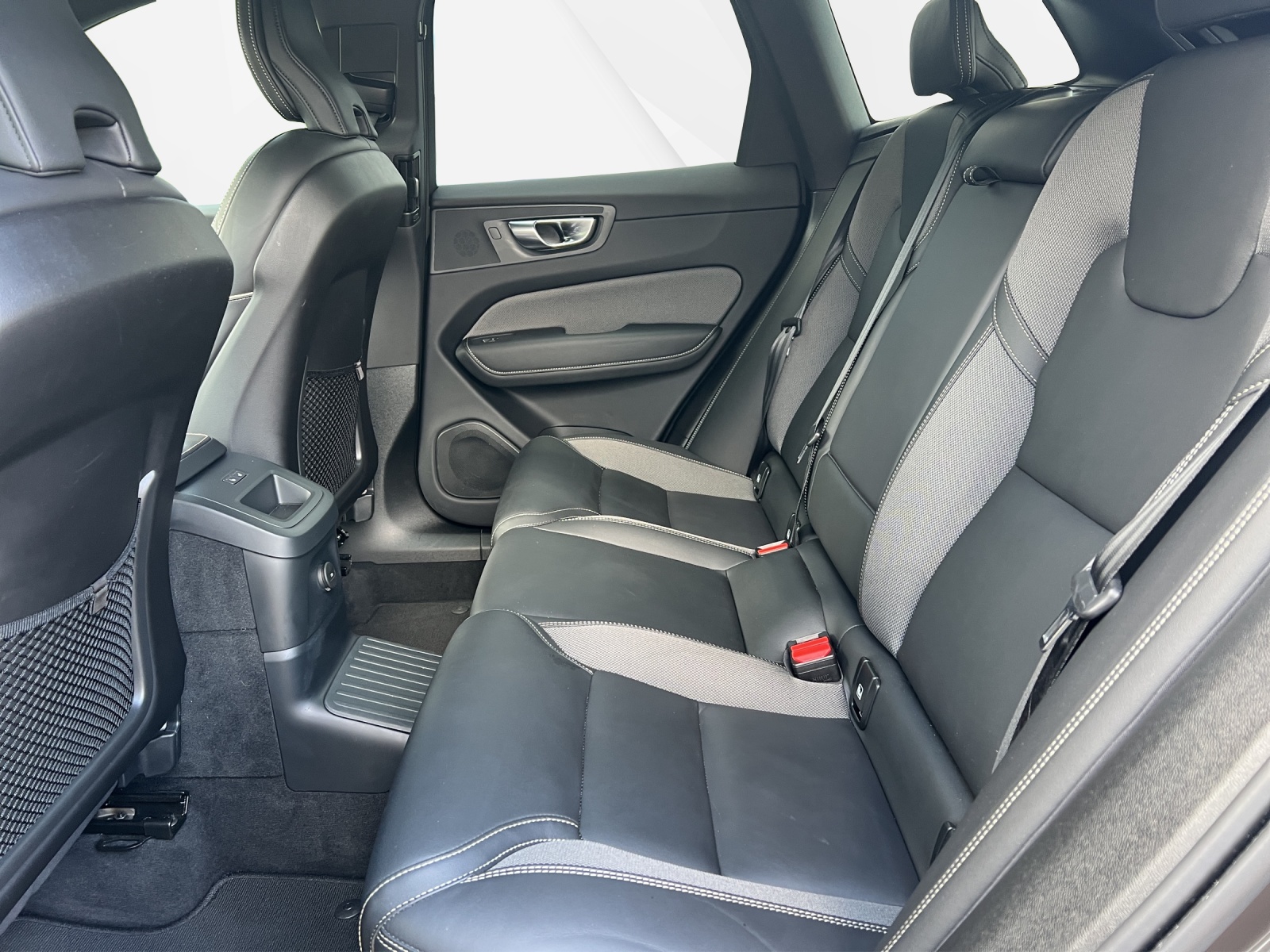 VOLVO XC60 2.0 T8 TE Plus Dark eAWD-image-13